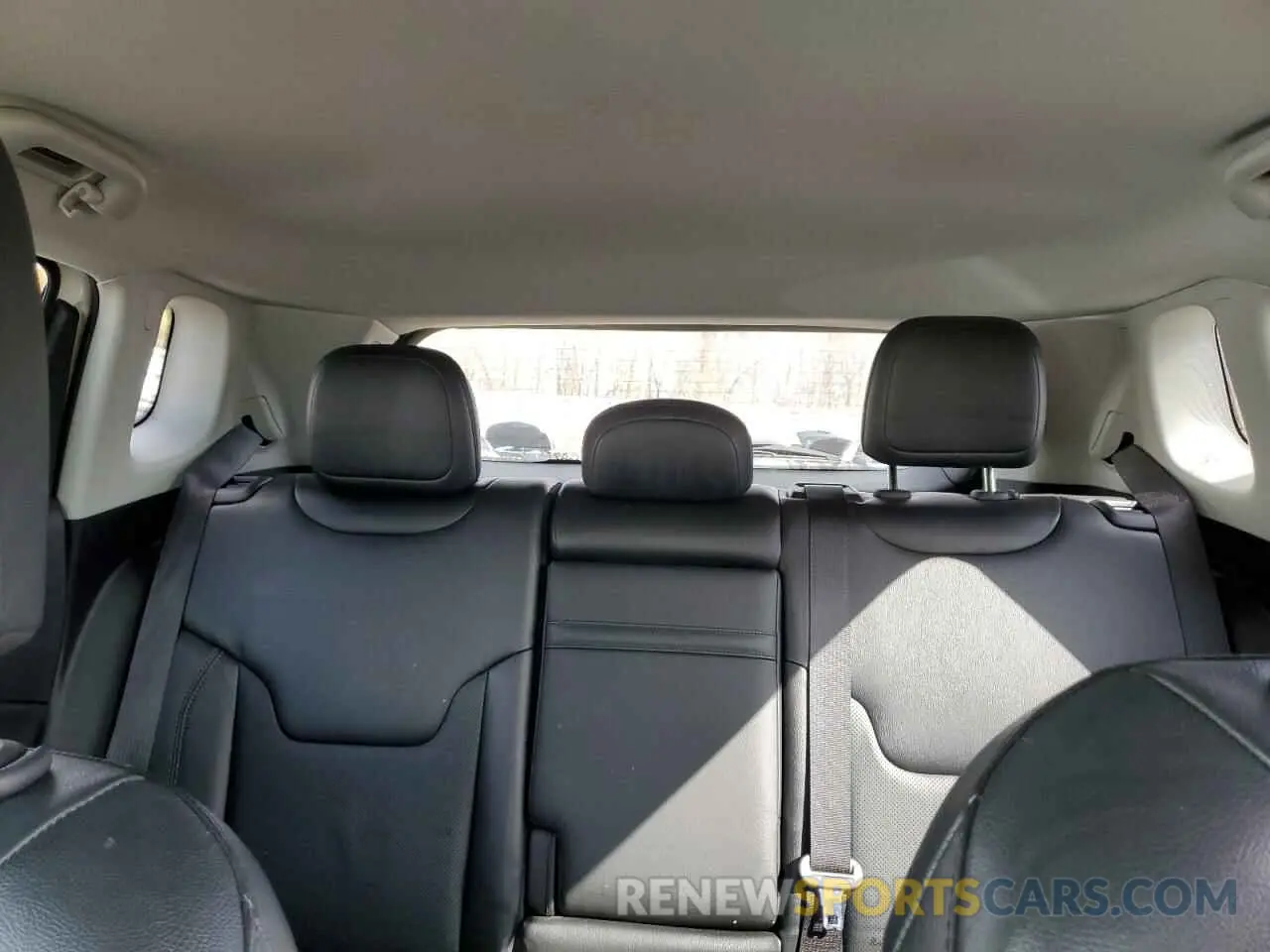 10 Photograph of a damaged car 3C4NJDCB0KT767487 JEEP COMPASS 2019