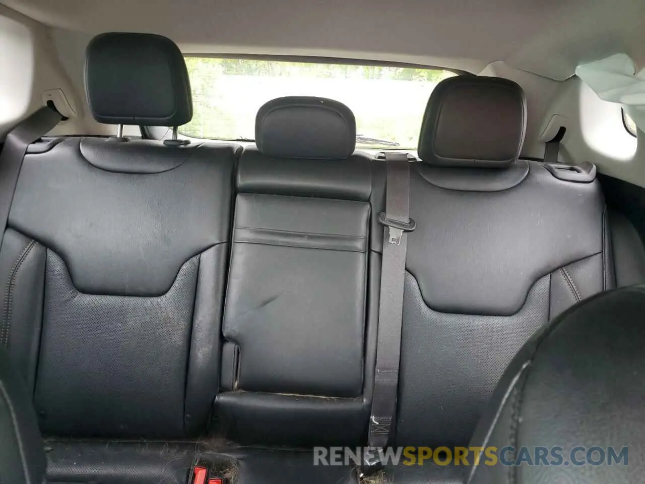 10 Photograph of a damaged car 3C4NJDCB1KT826322 JEEP COMPASS 2019