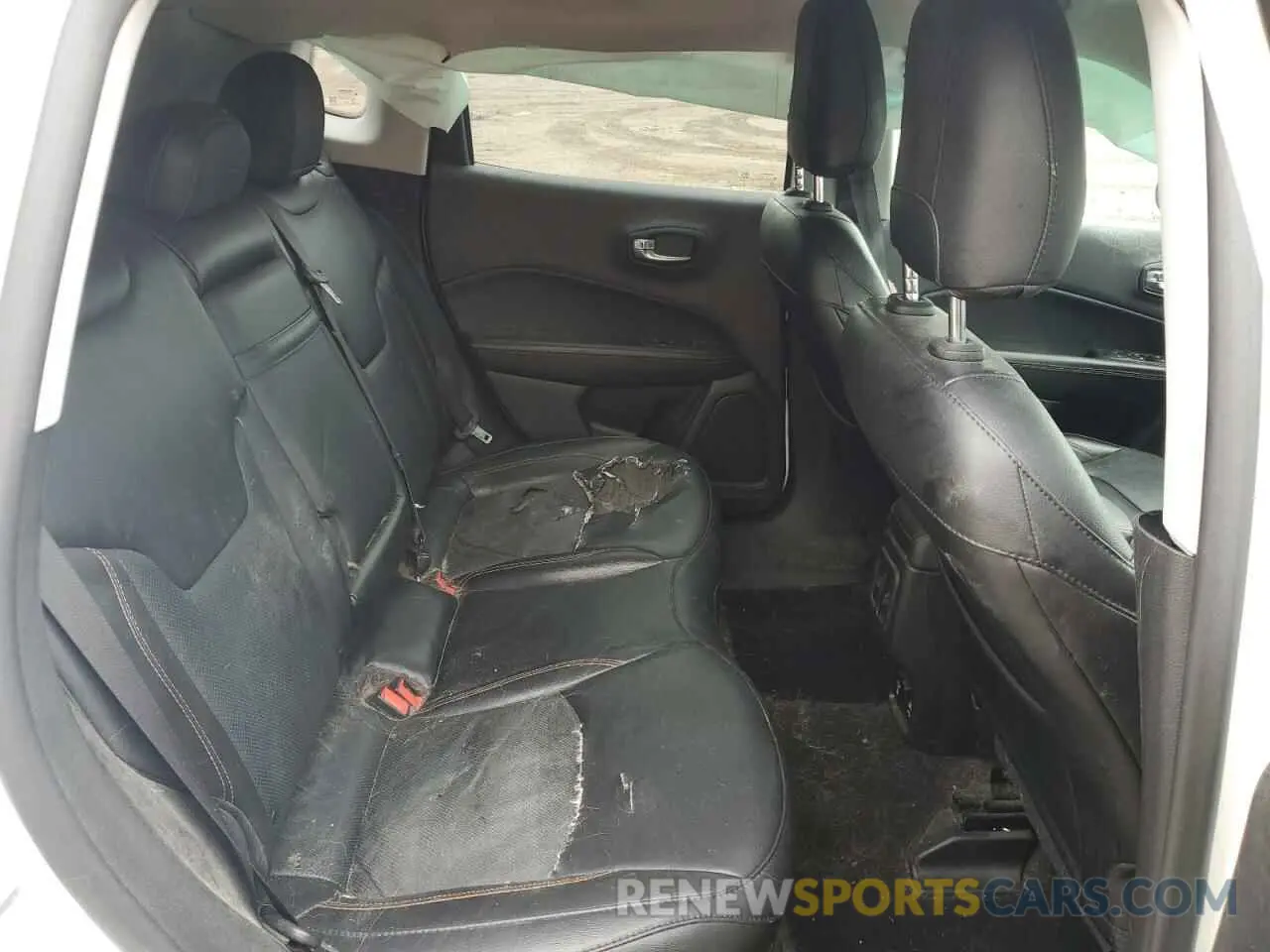 11 Photograph of a damaged car 3C4NJDCB1KT826322 JEEP COMPASS 2019