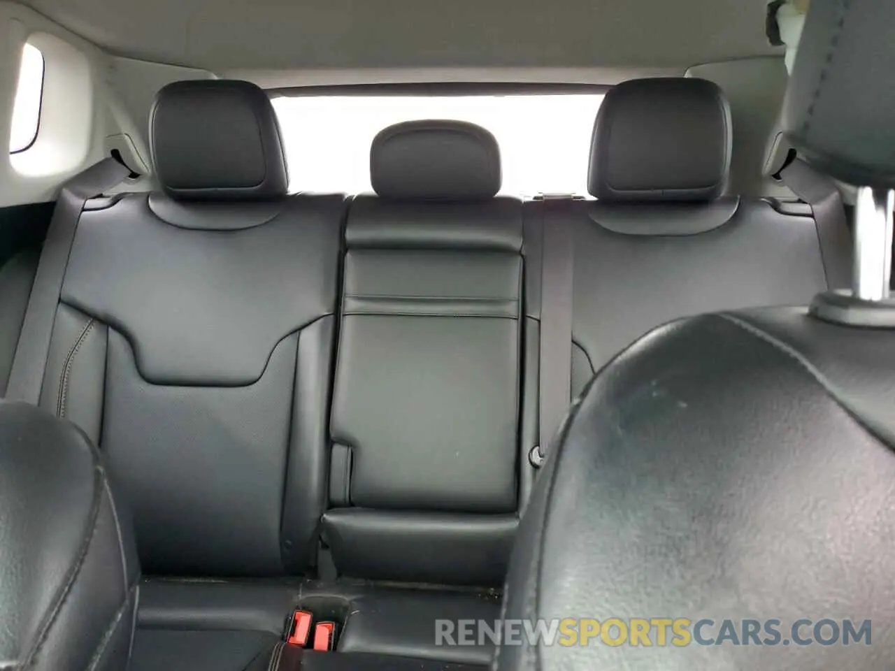 10 Photograph of a damaged car 3C4NJDCB2KT828290 JEEP COMPASS 2019