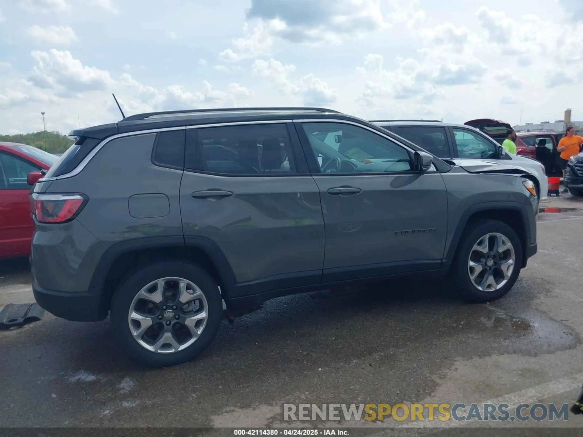 14 Photograph of a damaged car 3C4NJDCB3KT734161 JEEP COMPASS 2019