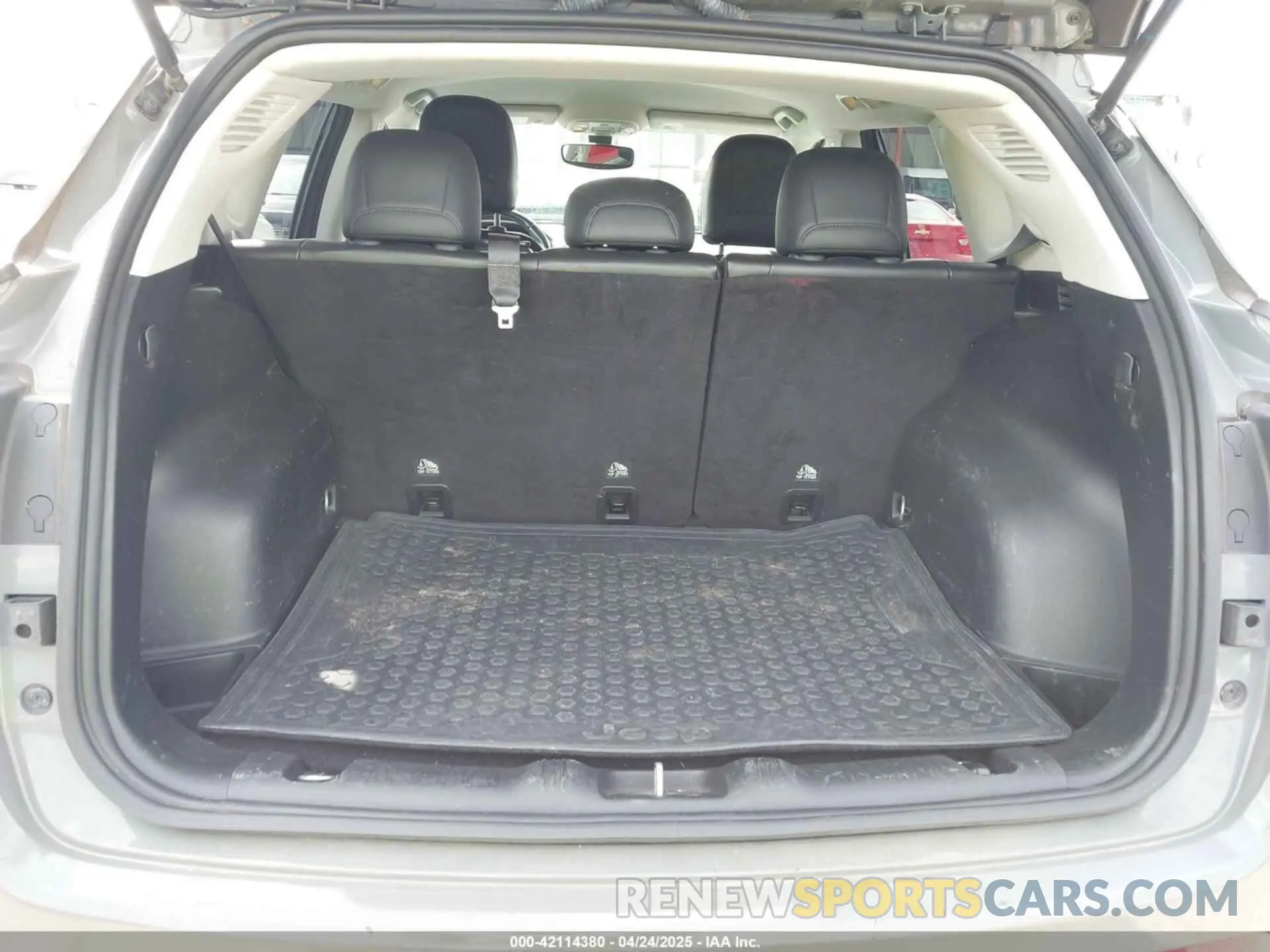 18 Photograph of a damaged car 3C4NJDCB3KT734161 JEEP COMPASS 2019