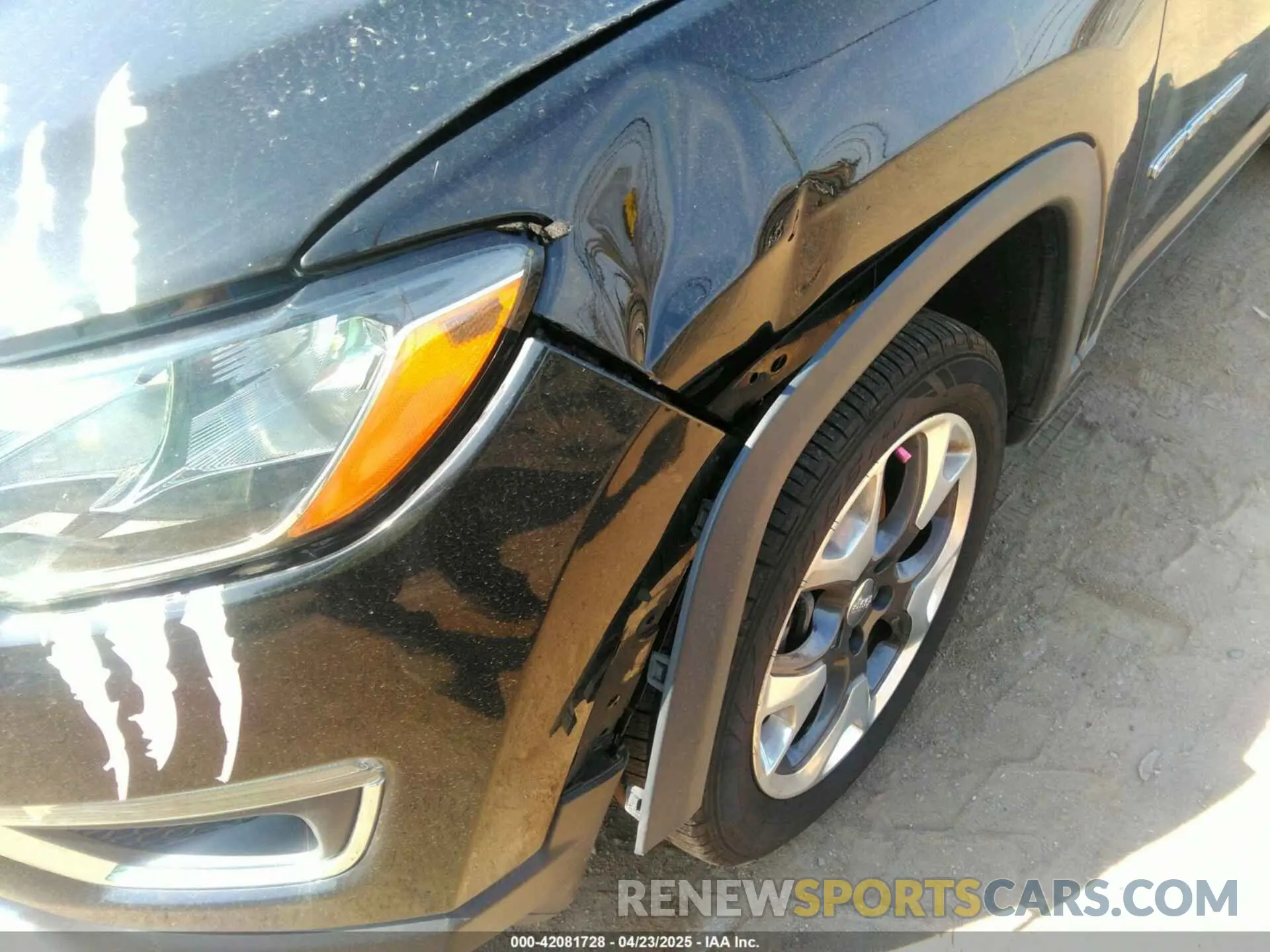 17 Фотография поврежденного автомобиля 3C4NJDCB4KT674567 JEEP COMPASS 2019
