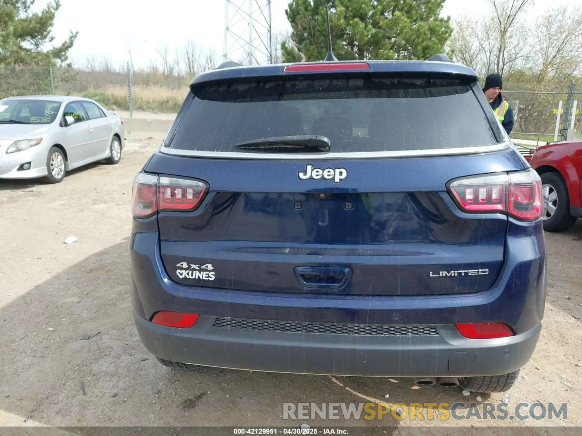 16 Photograph of a damaged car 3C4NJDCB4KT747677 JEEP COMPASS 2019
