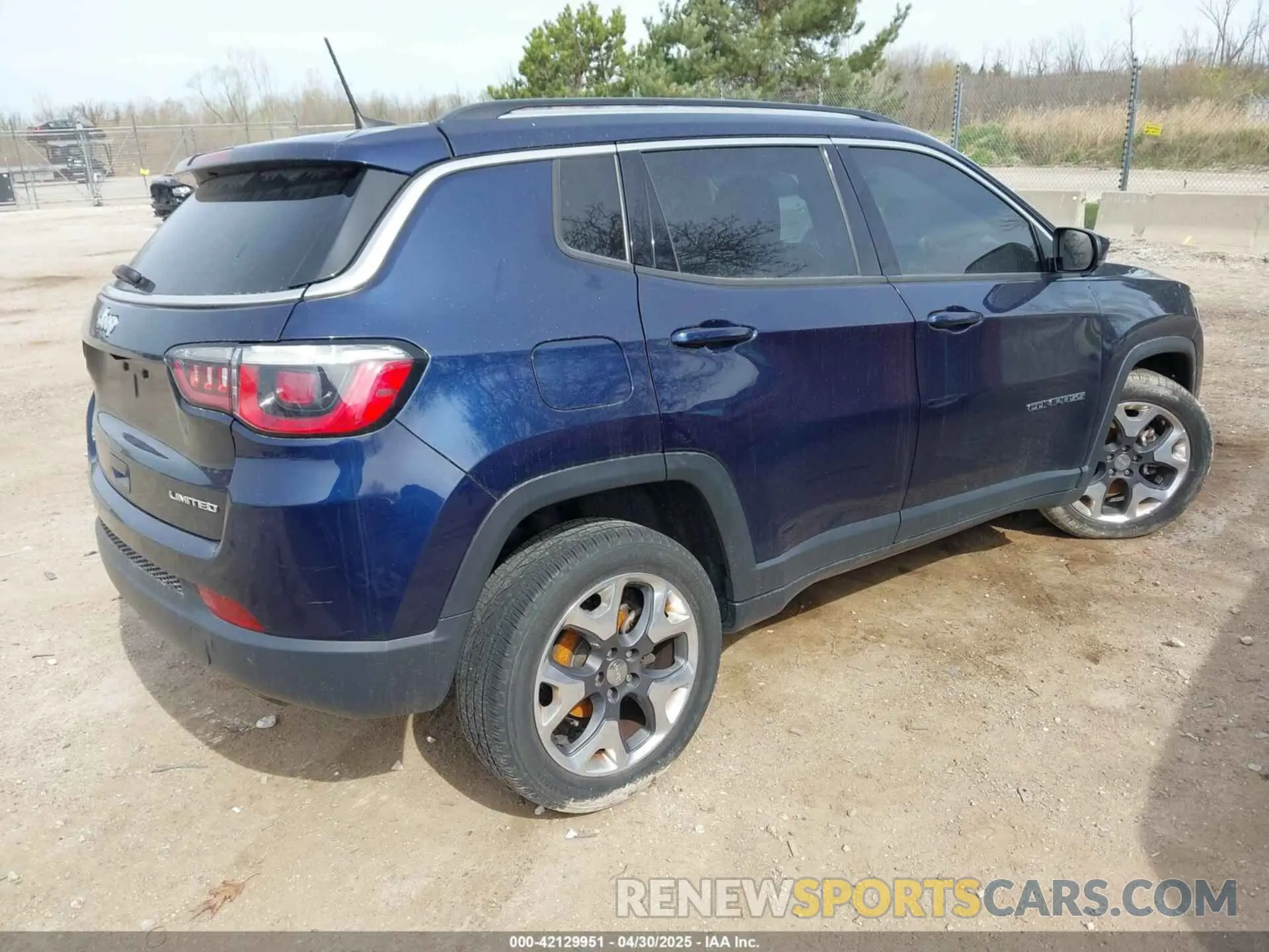 4 Photograph of a damaged car 3C4NJDCB4KT747677 JEEP COMPASS 2019