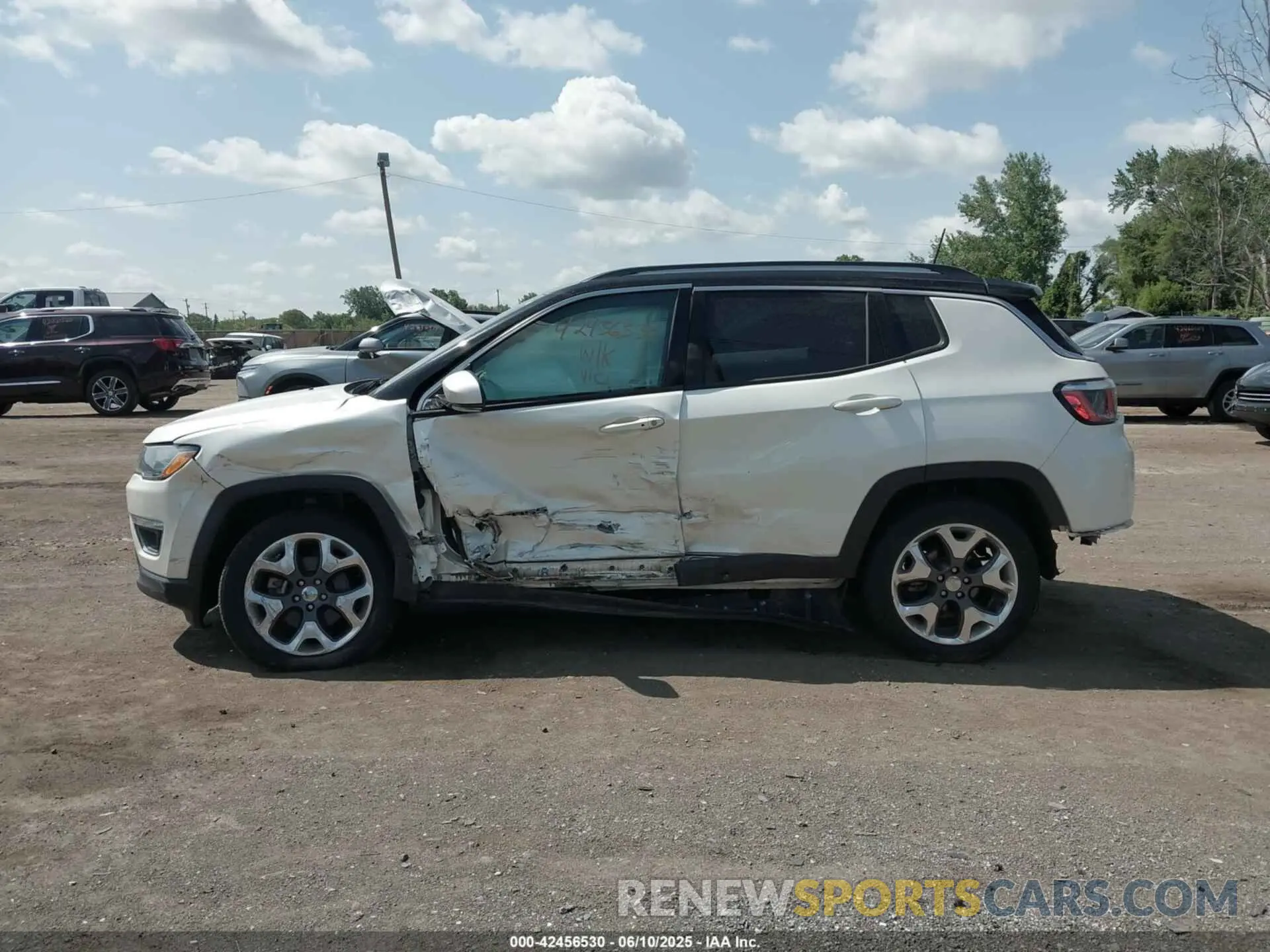 14 Photograph of a damaged car 3C4NJDCB4KT818425 JEEP COMPASS 2019