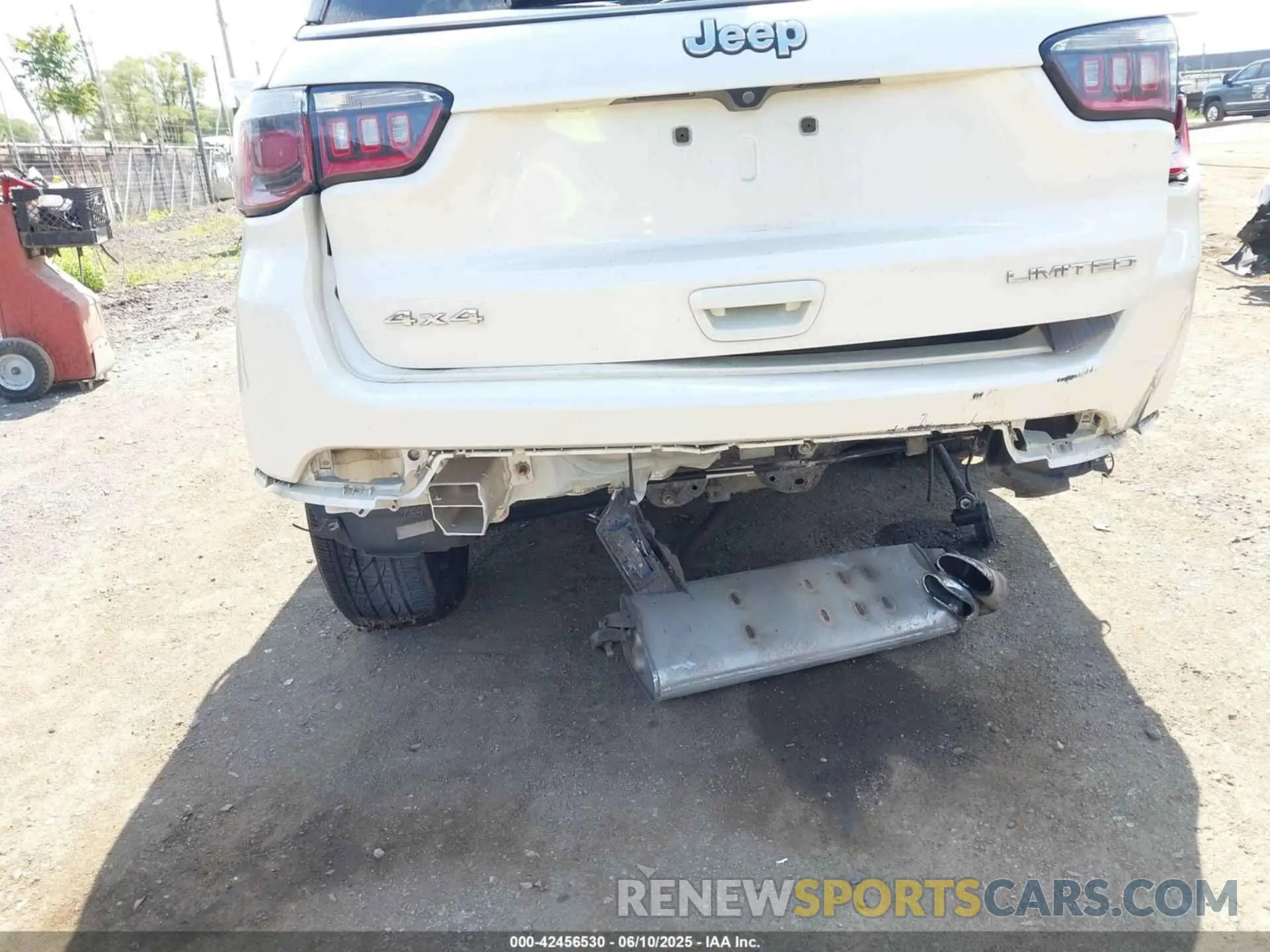 18 Photograph of a damaged car 3C4NJDCB4KT818425 JEEP COMPASS 2019