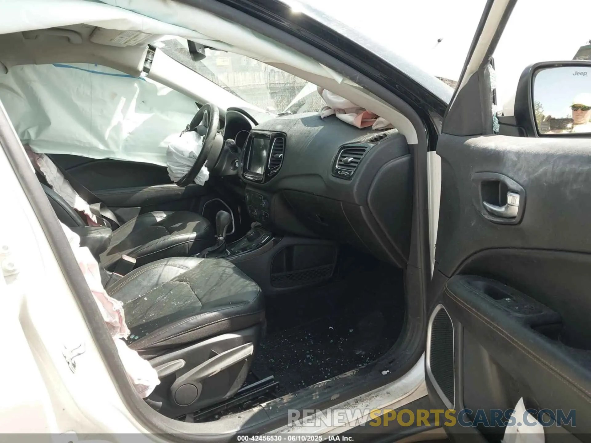 5 Photograph of a damaged car 3C4NJDCB4KT818425 JEEP COMPASS 2019