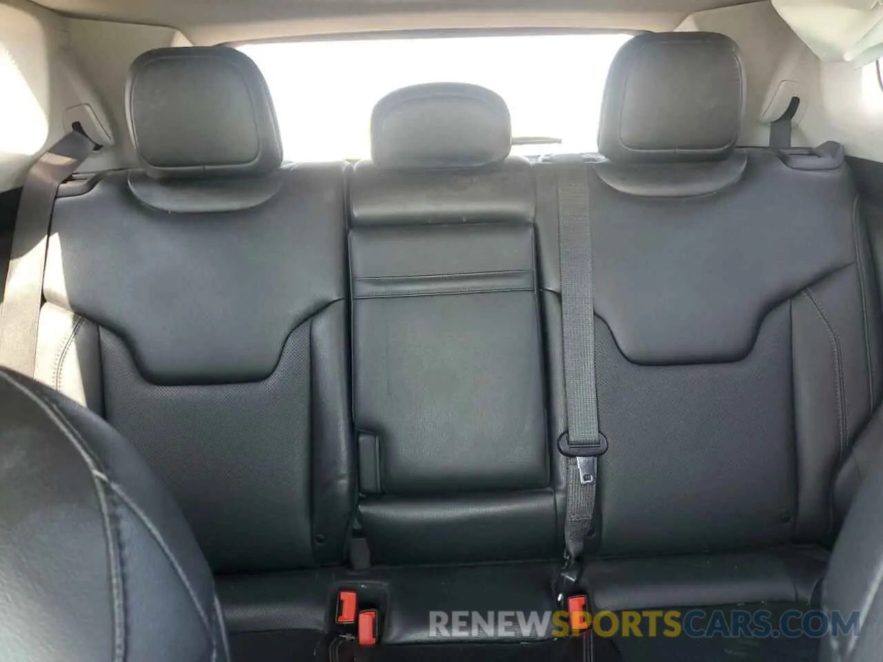 10 Photograph of a damaged car 3C4NJDCB5KT675503 JEEP COMPASS 2019