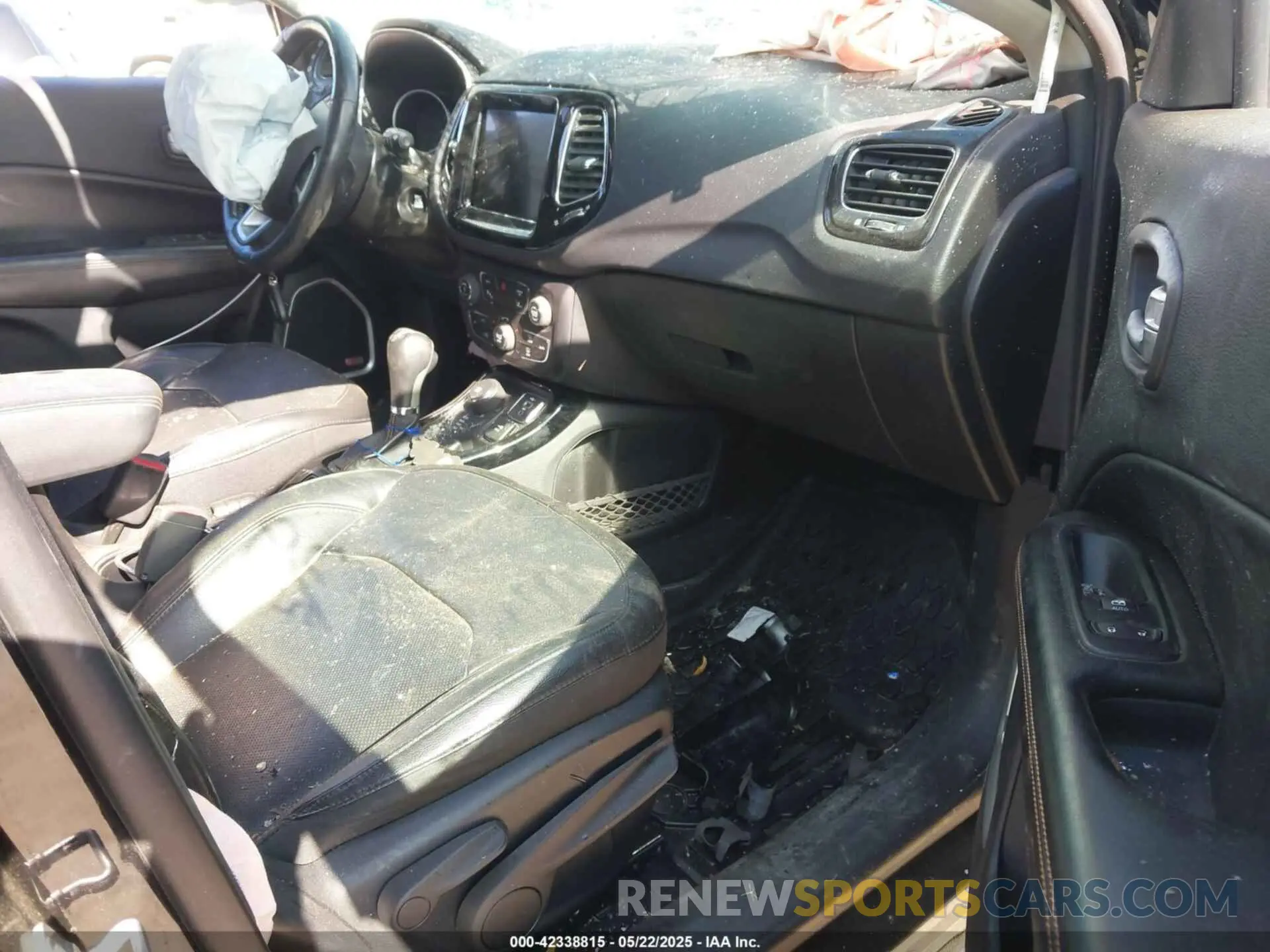 5 Photograph of a damaged car 3C4NJDCB6KT653901 JEEP COMPASS 2019