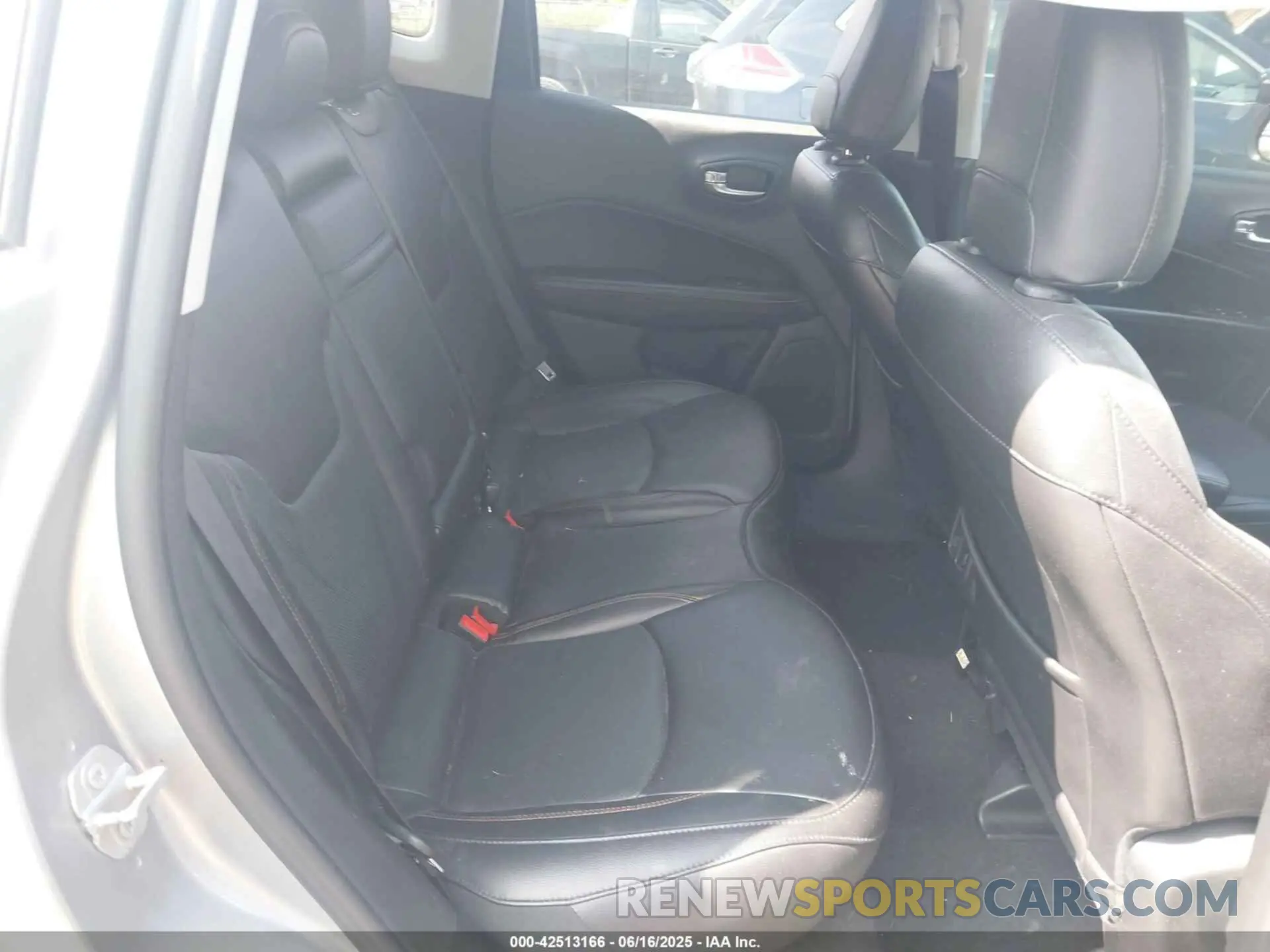 8 Photograph of a damaged car 3C4NJDCB6KT791082 JEEP COMPASS 2019