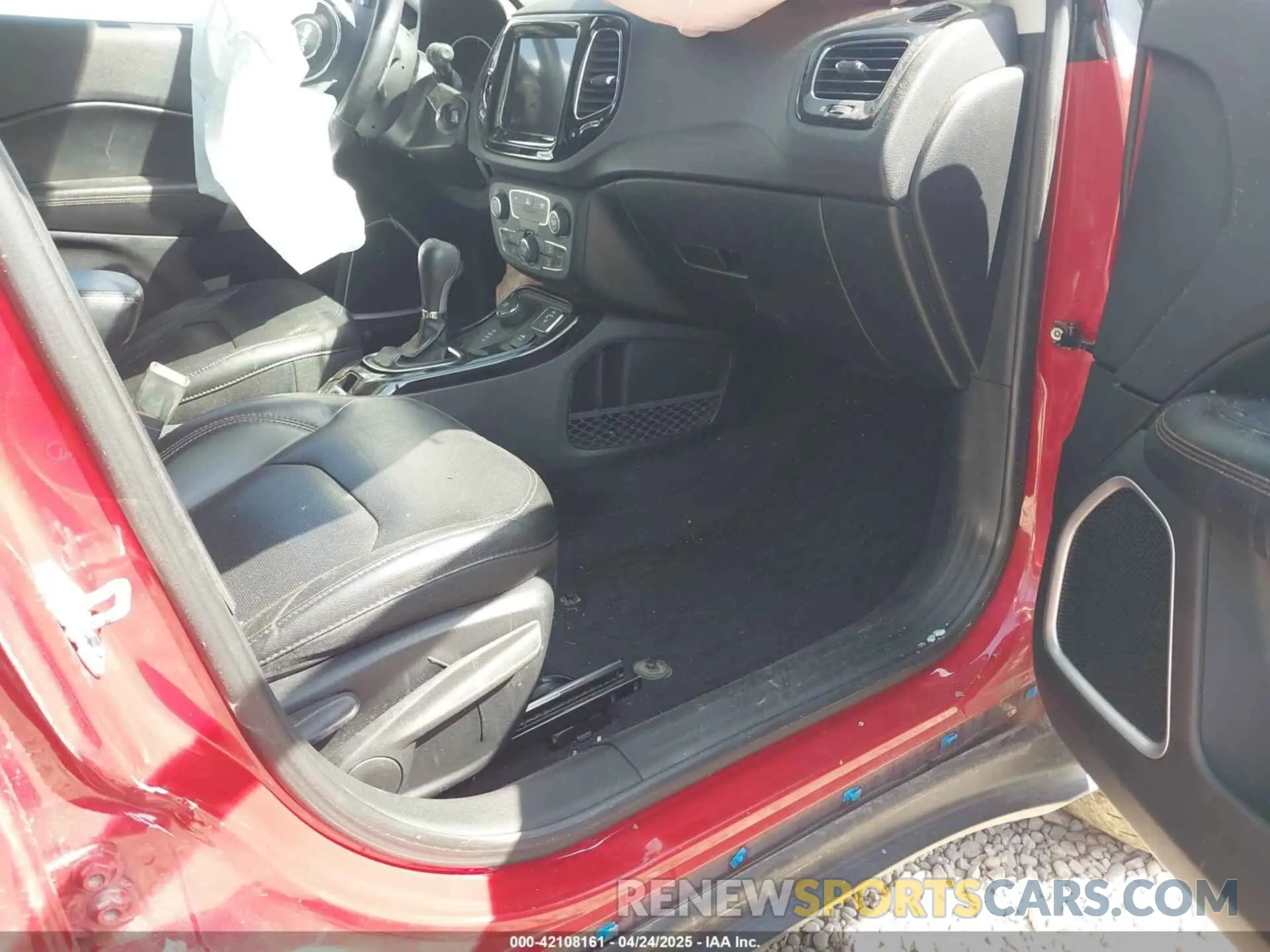 5 Photograph of a damaged car 3C4NJDCB7KT596110 JEEP COMPASS 2019