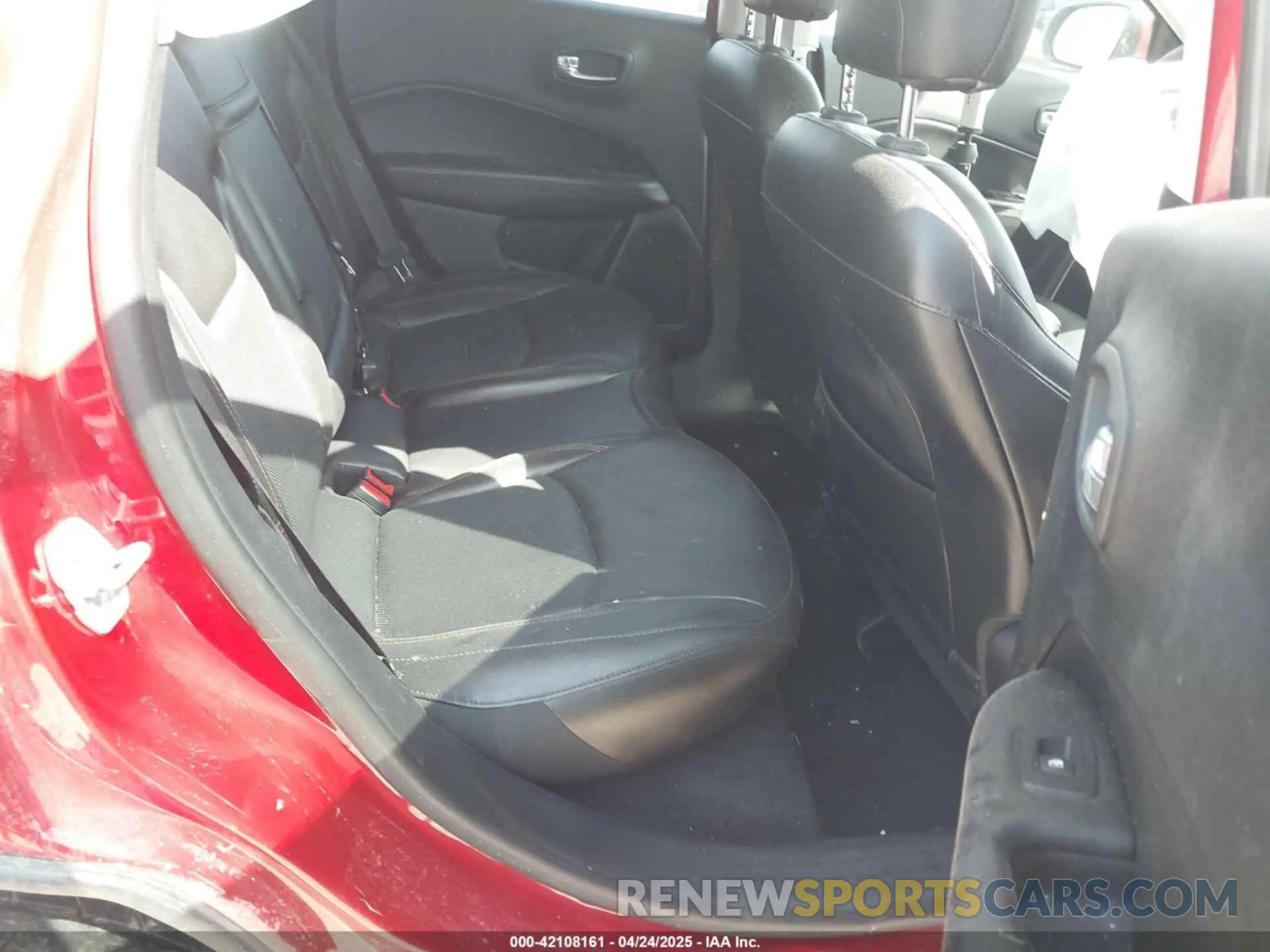 8 Photograph of a damaged car 3C4NJDCB7KT596110 JEEP COMPASS 2019