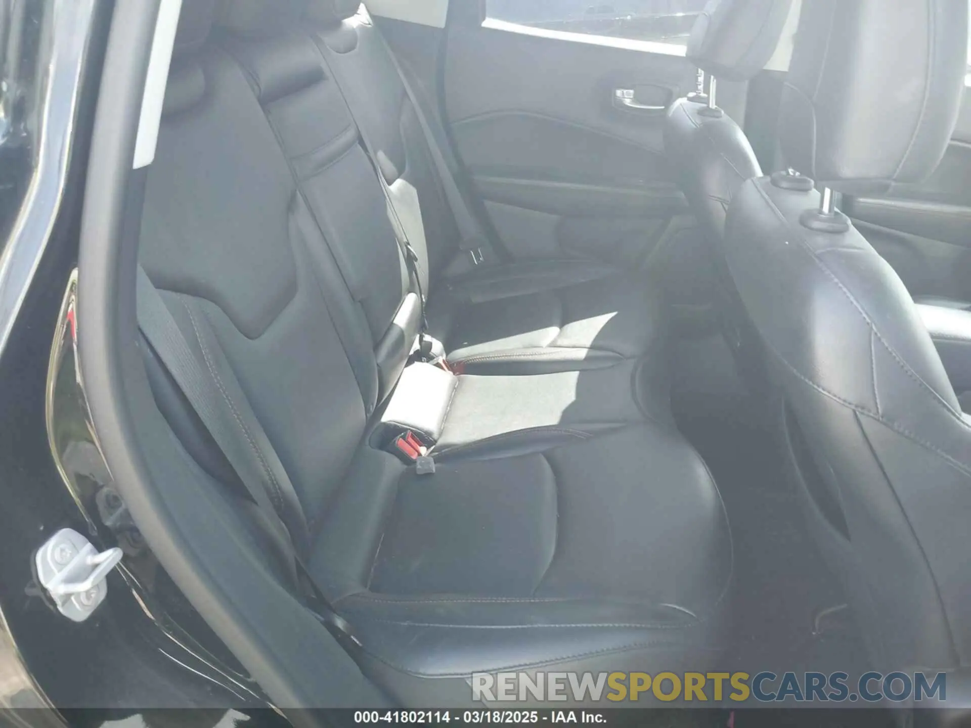 8 Photograph of a damaged car 3C4NJDCB7KT638629 JEEP COMPASS 2019