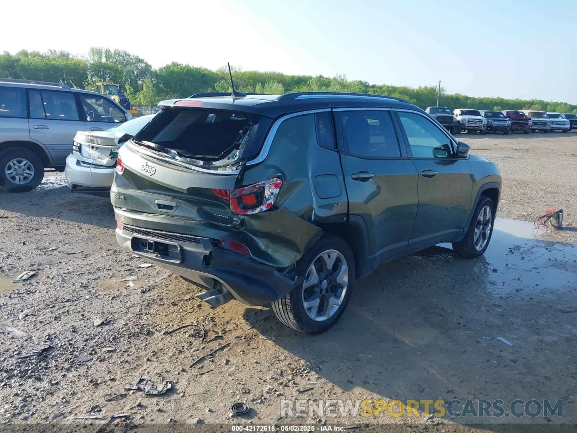 4 Photograph of a damaged car 3C4NJDCB7KT646715 JEEP COMPASS 2019