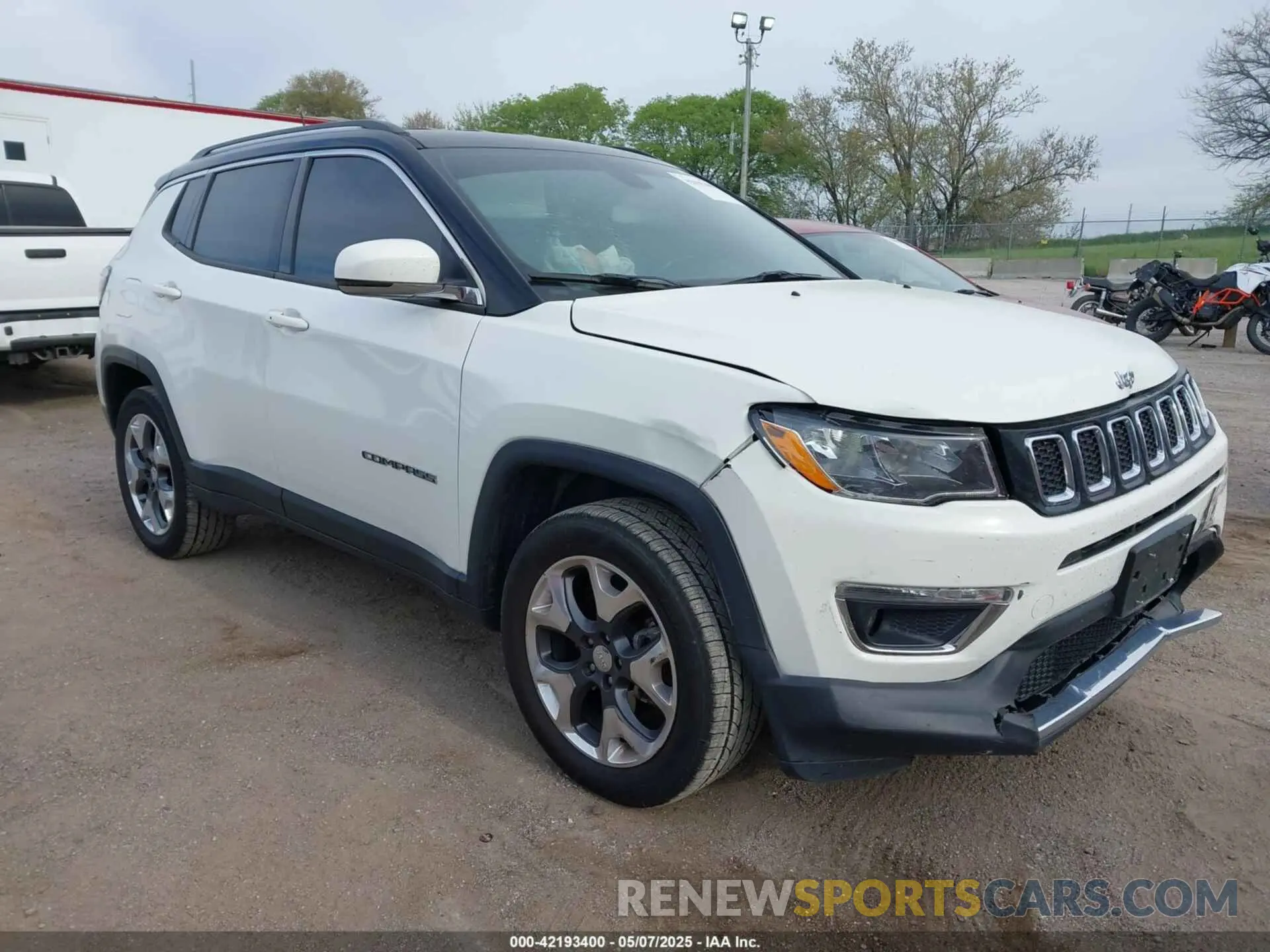 1 Photograph of a damaged car 3C4NJDCB7KT678838 JEEP COMPASS 2019