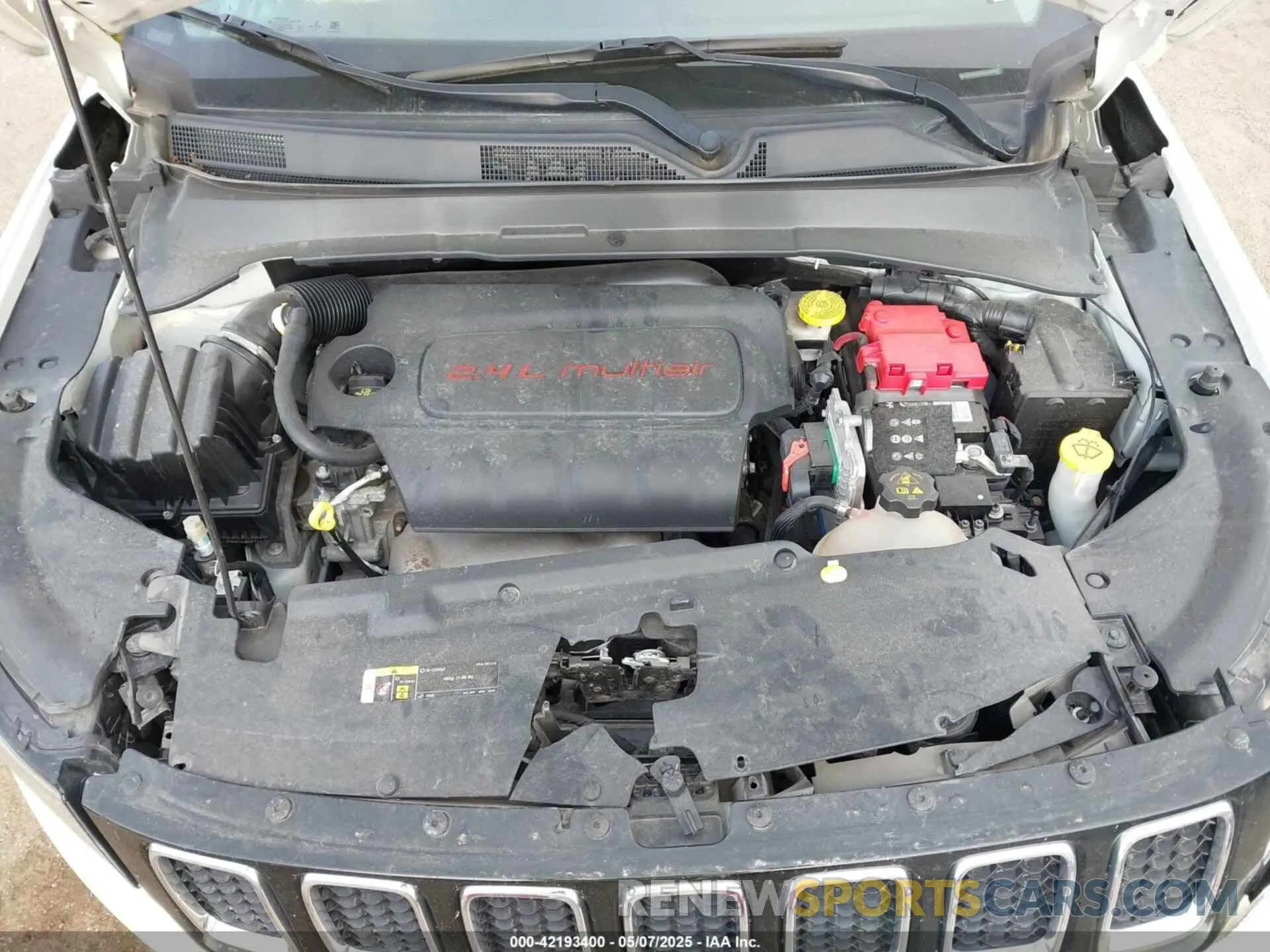 10 Photograph of a damaged car 3C4NJDCB7KT678838 JEEP COMPASS 2019
