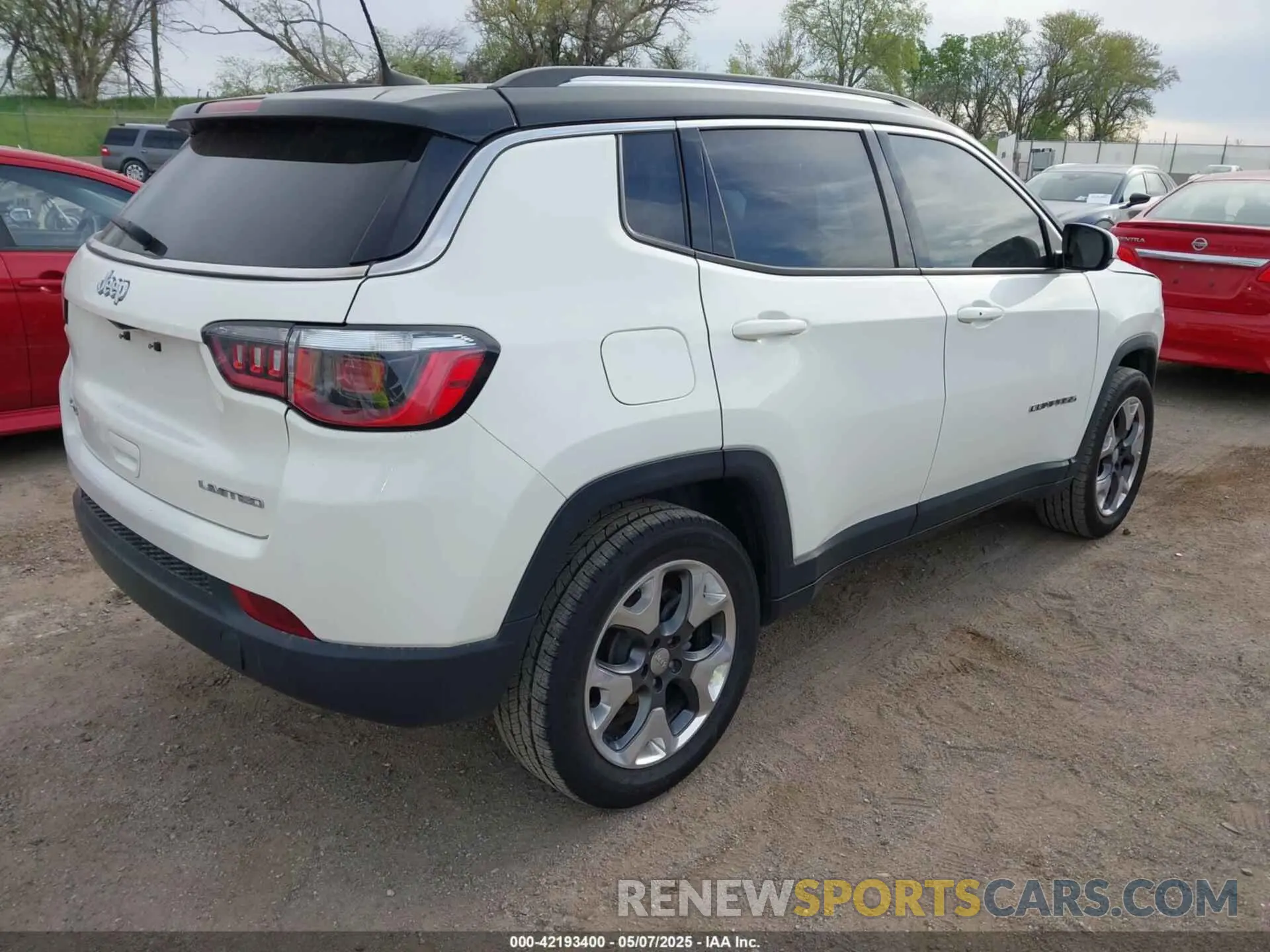 4 Photograph of a damaged car 3C4NJDCB7KT678838 JEEP COMPASS 2019