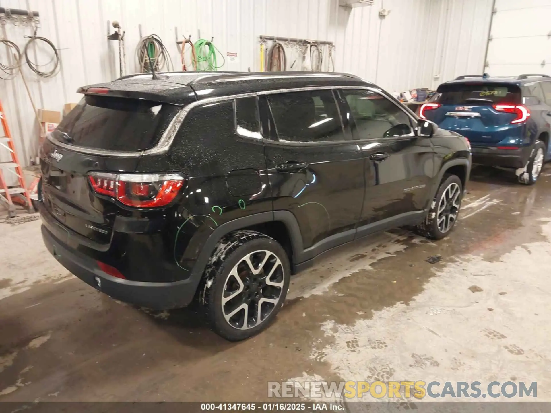 4 Photograph of a damaged car 3C4NJDCB7KT679293 JEEP COMPASS 2019