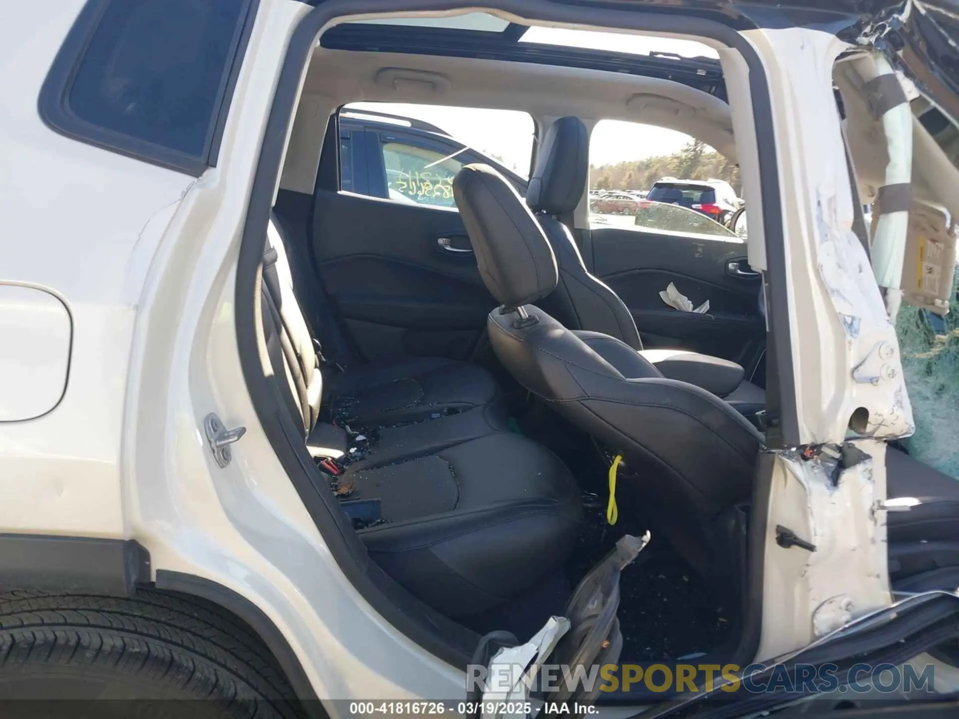 8 Photograph of a damaged car 3C4NJDCB8KT594382 JEEP COMPASS 2019