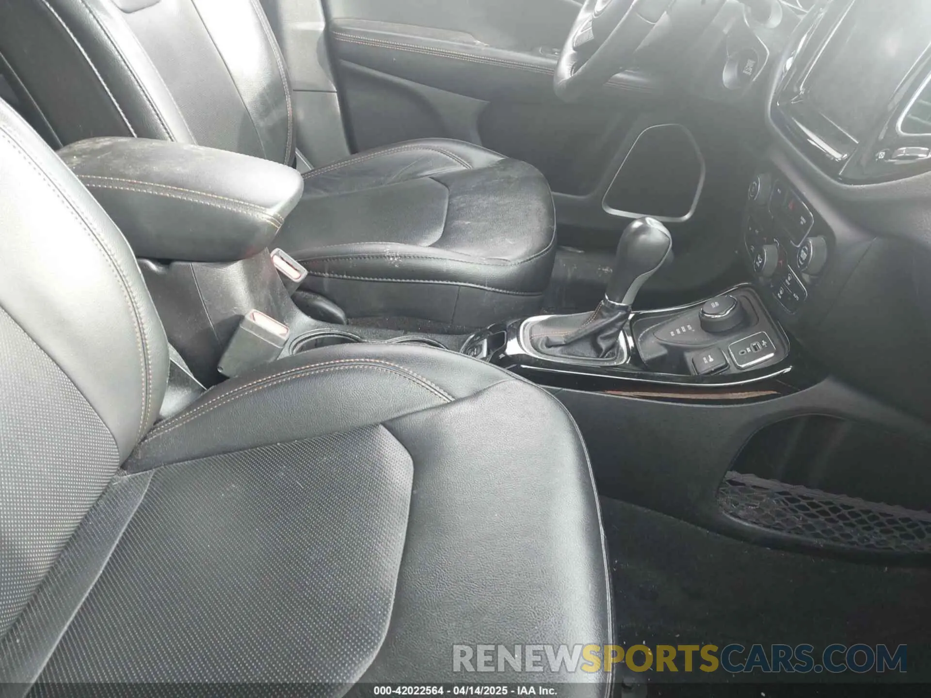 5 Photograph of a damaged car 3C4NJDCB8KT638591 JEEP COMPASS 2019
