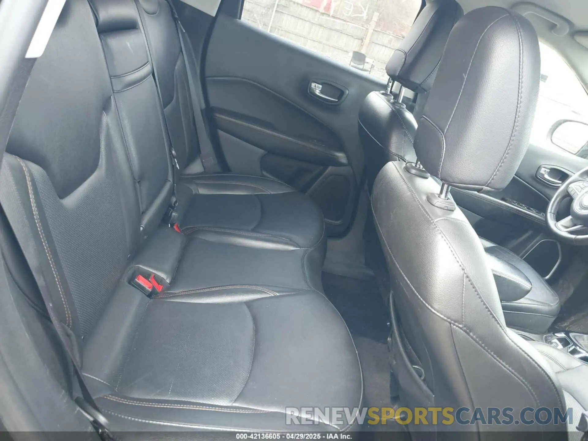 8 Photograph of a damaged car 3C4NJDCB8KT735418 JEEP COMPASS 2019