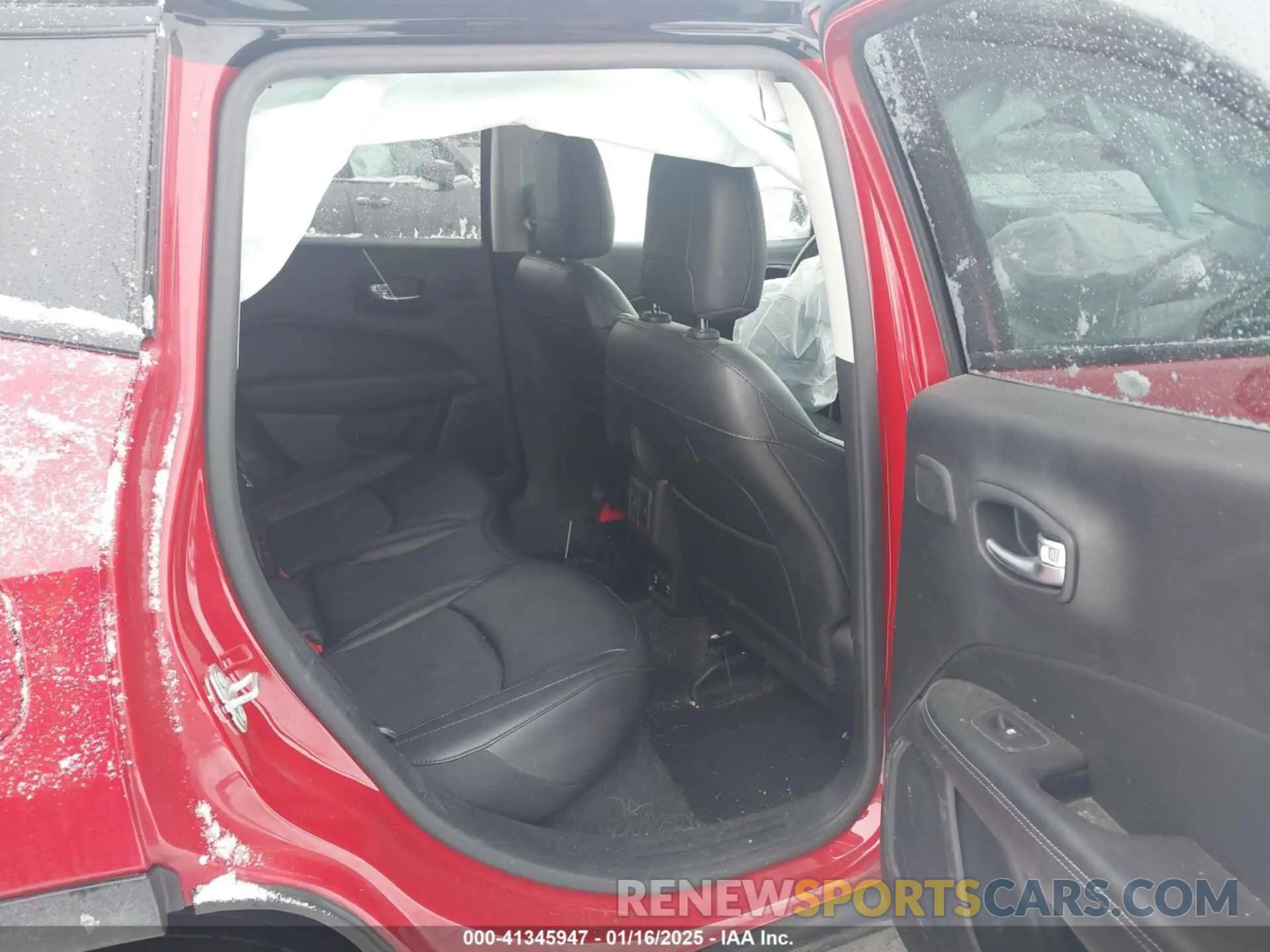 8 Photograph of a damaged car 3C4NJDCB8KT827029 JEEP COMPASS 2019