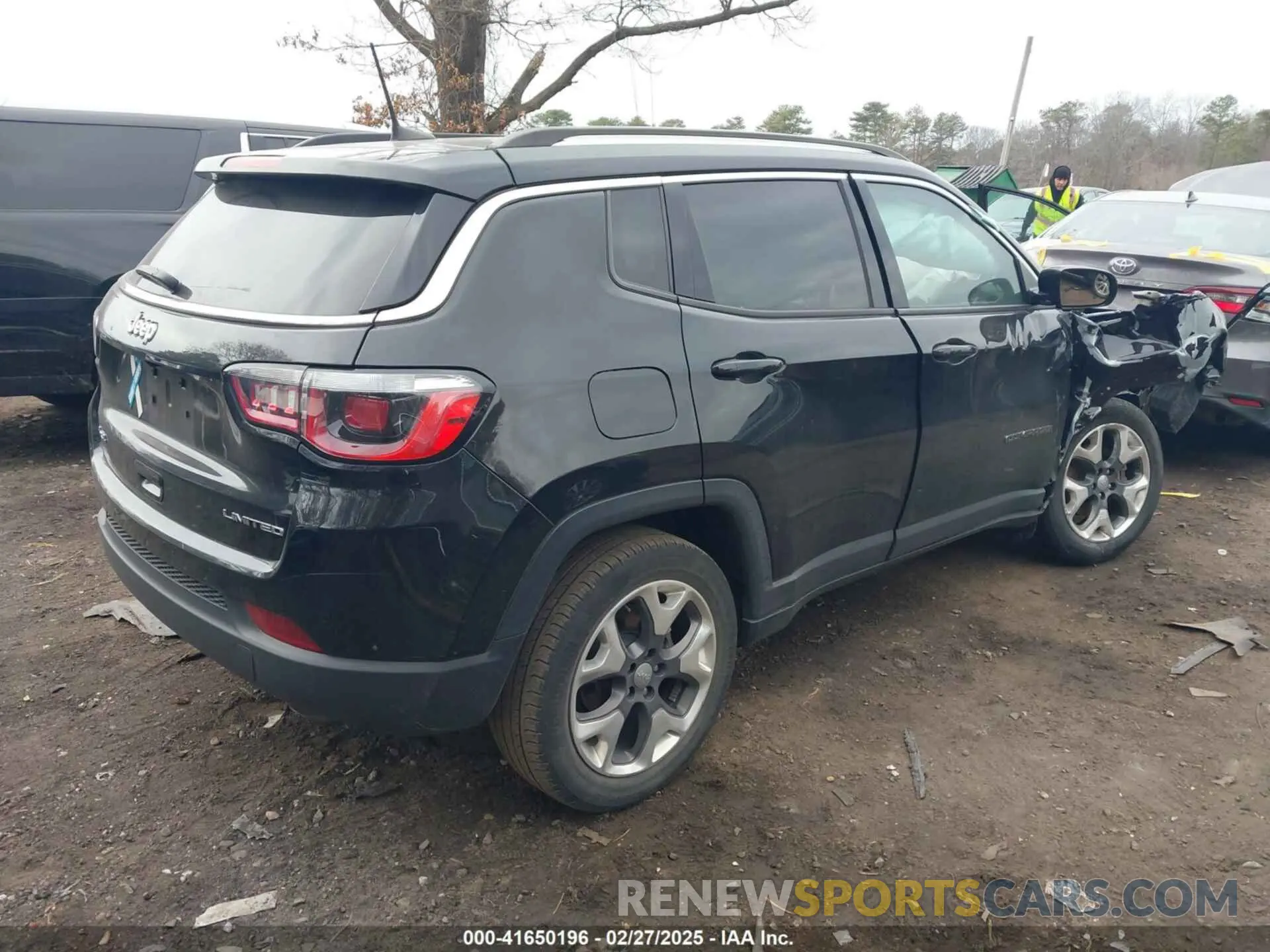 4 Photograph of a damaged car 3C4NJDCB9KT600450 JEEP COMPASS 2019