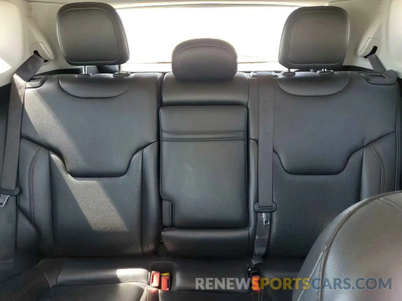 10 Photograph of a damaged car 3C4NJDCB9KT747397 JEEP COMPASS 2019