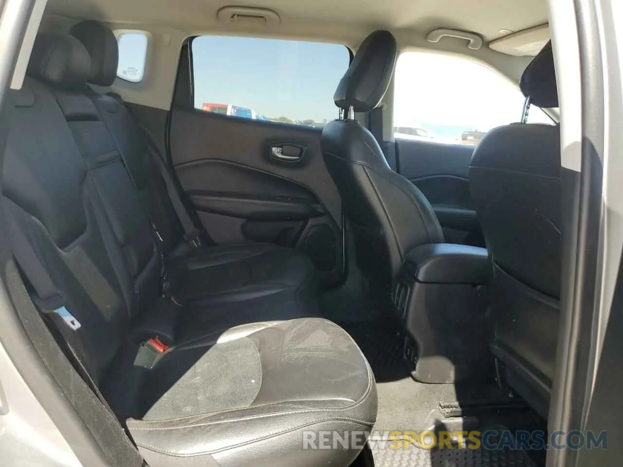 11 Photograph of a damaged car 3C4NJDCB9KT747397 JEEP COMPASS 2019