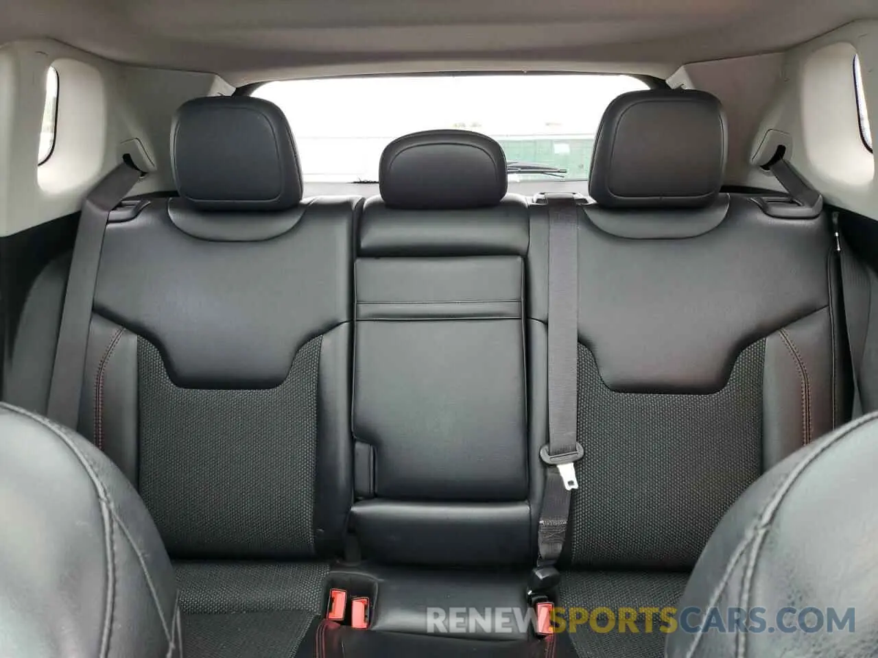 10 Photograph of a damaged car 3C4NJDDB0KT618740 JEEP COMPASS 2019