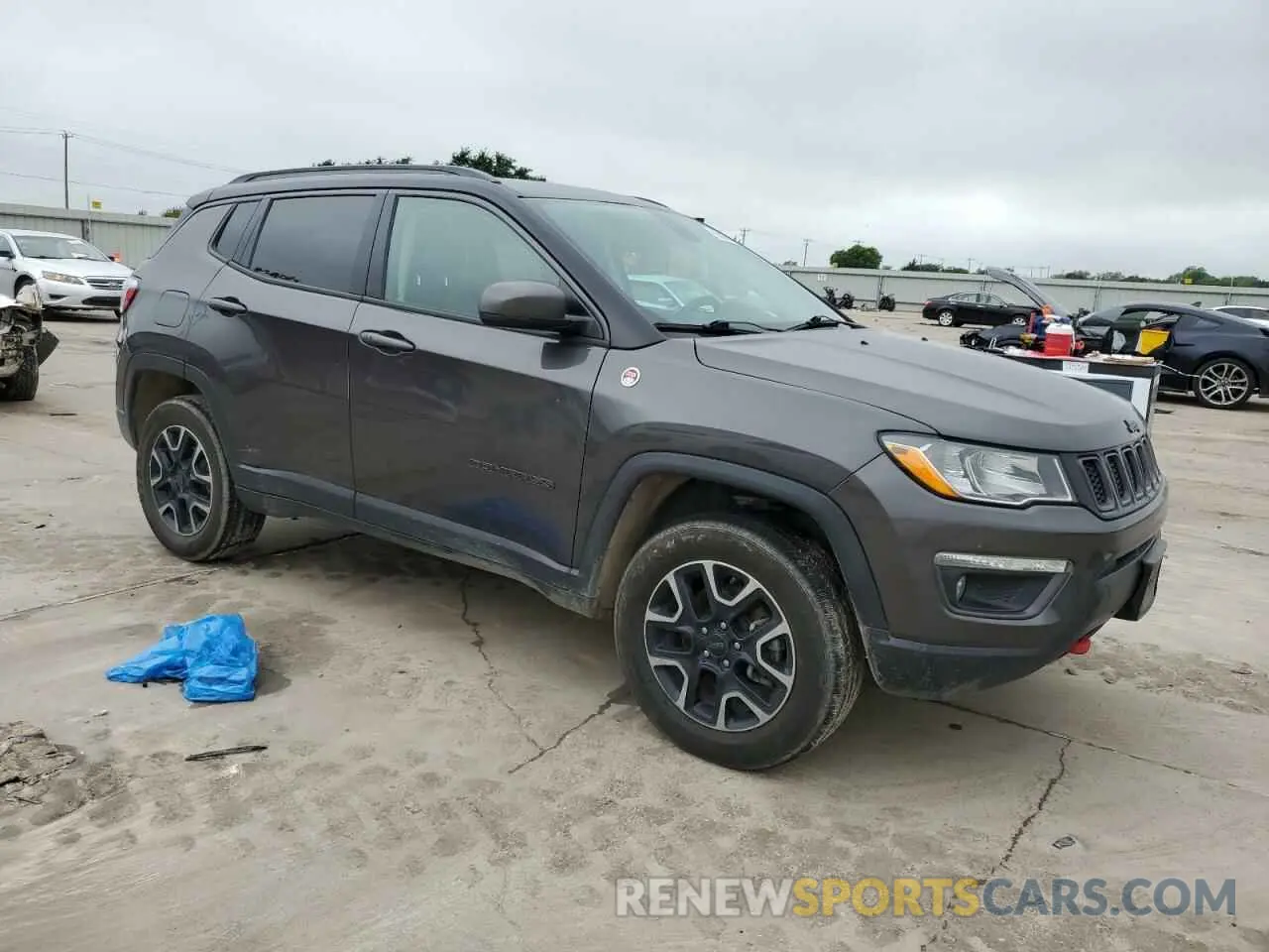 4 Photograph of a damaged car 3C4NJDDB0KT618740 JEEP COMPASS 2019