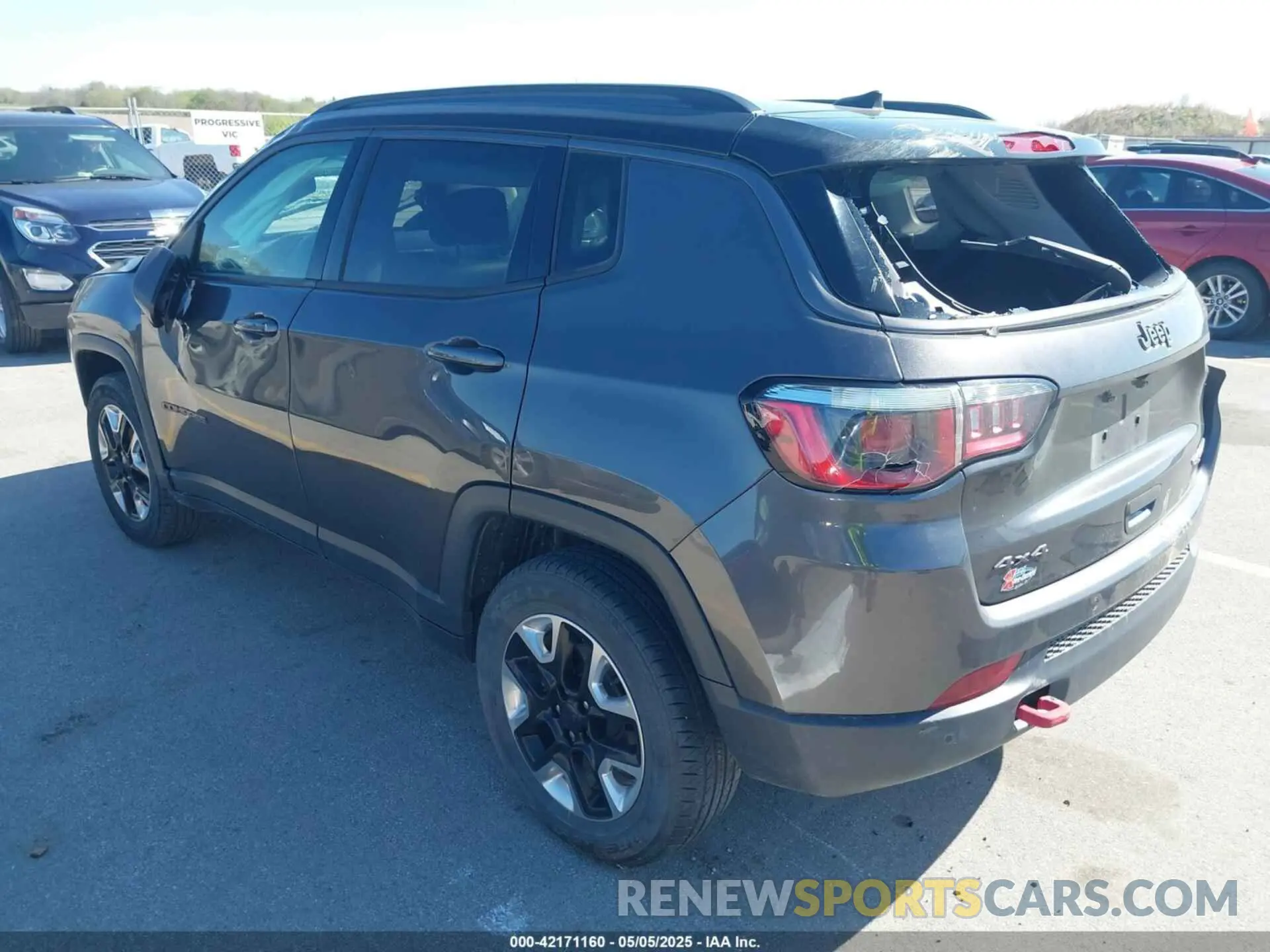 3 Photograph of a damaged car 3C4NJDDB0KT619337 JEEP COMPASS 2019