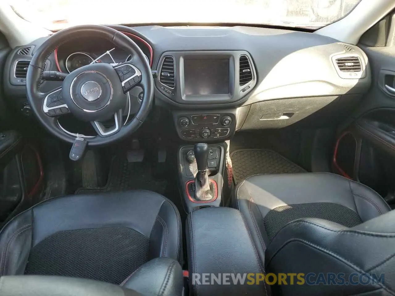 8 Photograph of a damaged car 3C4NJDDB0KT682468 JEEP COMPASS 2019