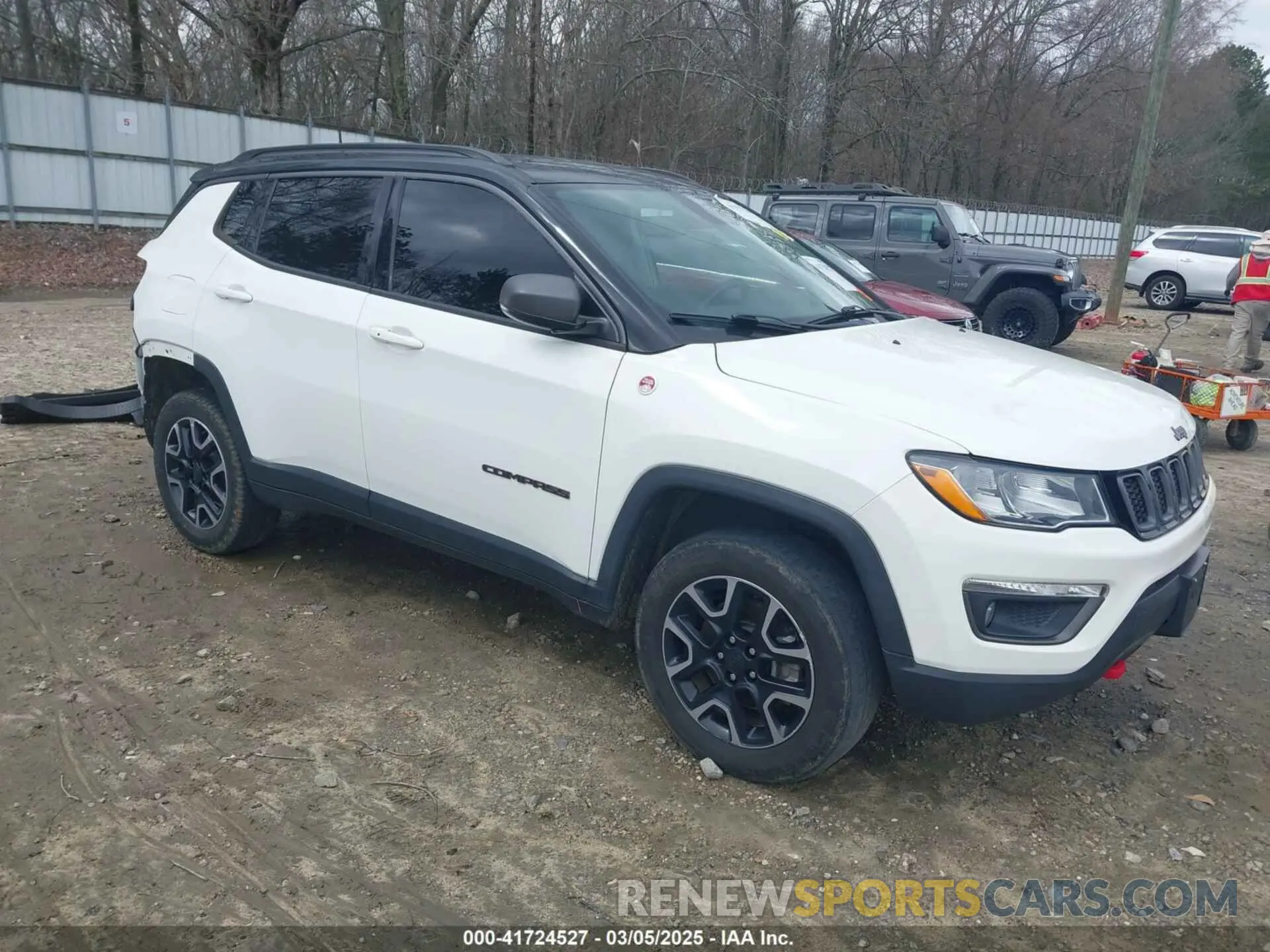 1 Photograph of a damaged car 3C4NJDDB0KT733175 JEEP COMPASS 2019
