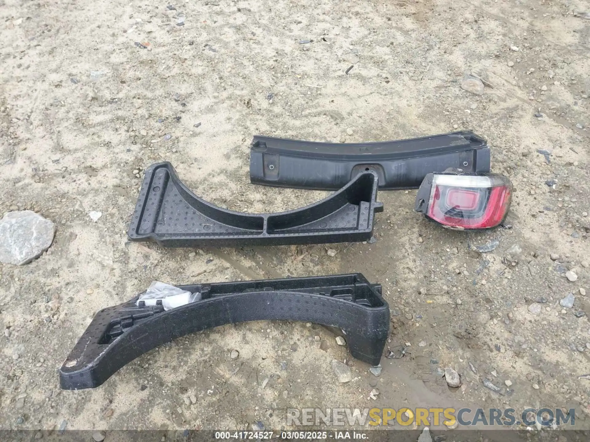12 Photograph of a damaged car 3C4NJDDB0KT733175 JEEP COMPASS 2019