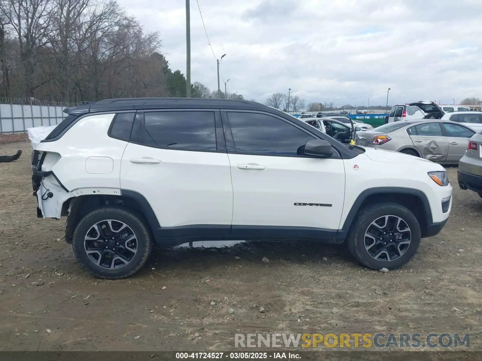 14 Photograph of a damaged car 3C4NJDDB0KT733175 JEEP COMPASS 2019