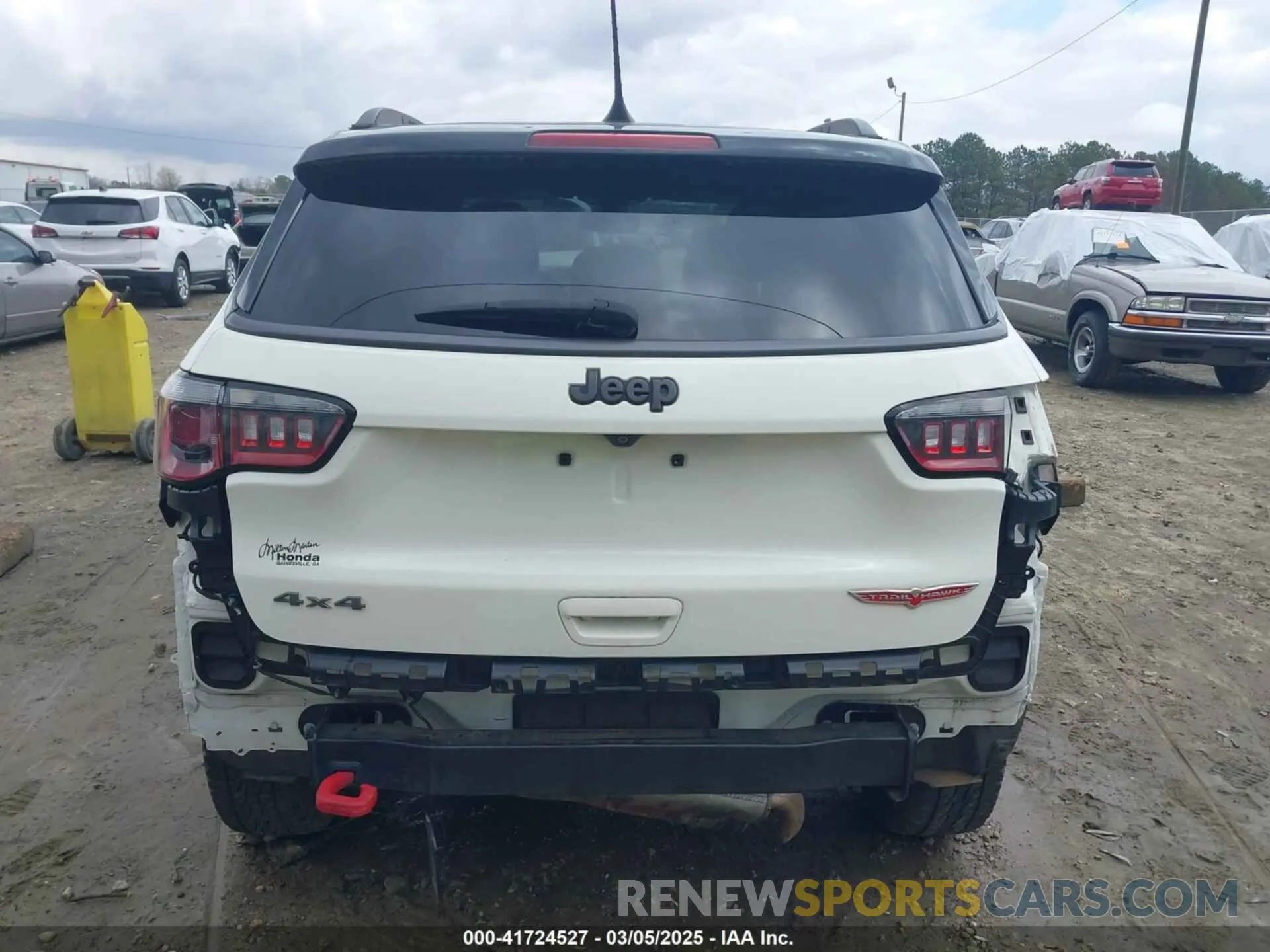 17 Photograph of a damaged car 3C4NJDDB0KT733175 JEEP COMPASS 2019