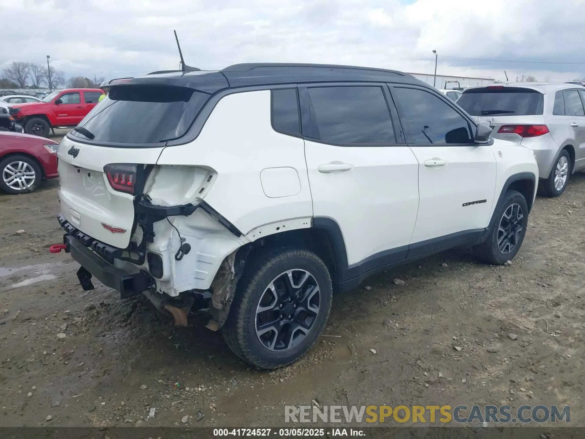 4 Photograph of a damaged car 3C4NJDDB0KT733175 JEEP COMPASS 2019