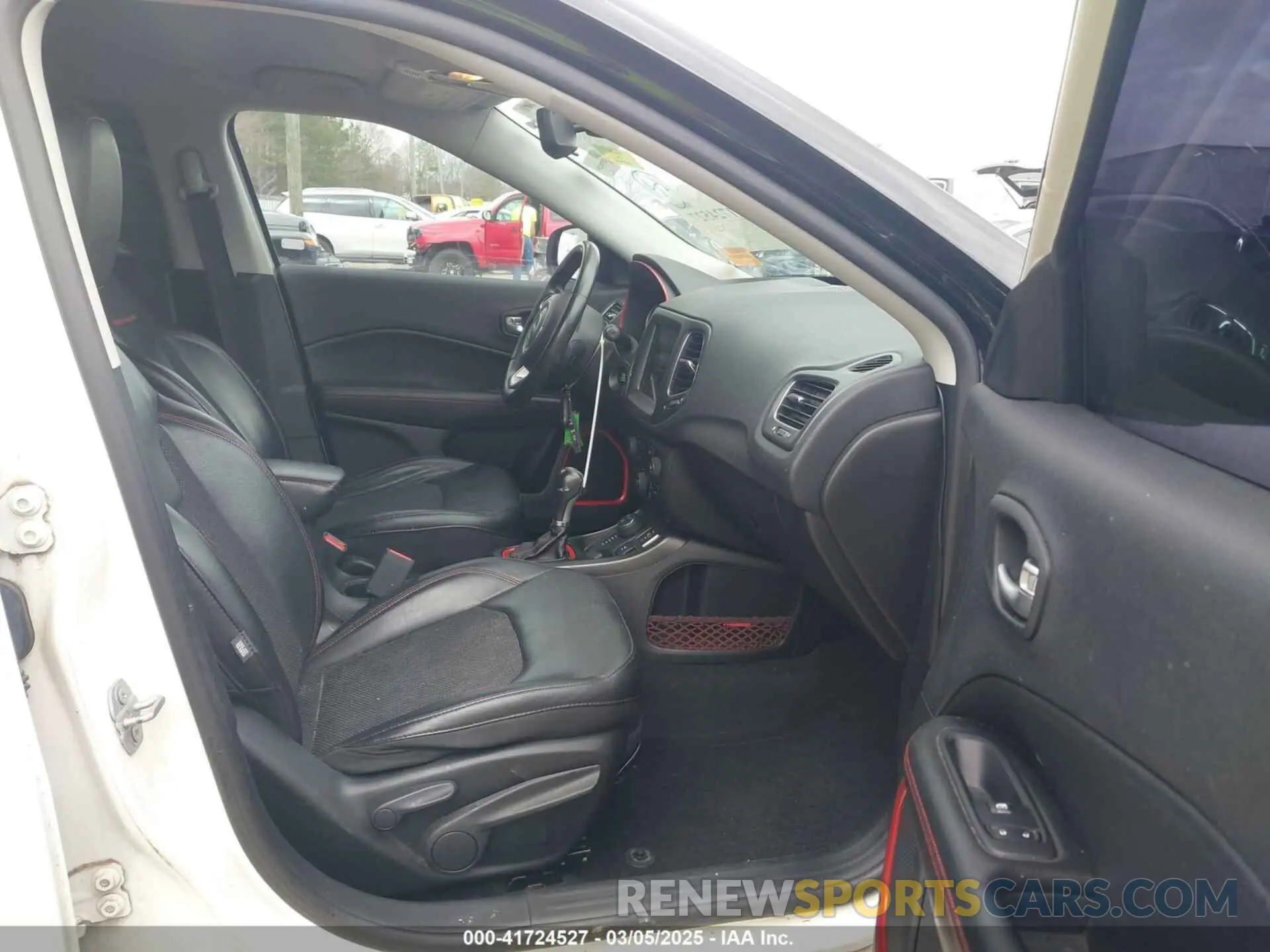 5 Photograph of a damaged car 3C4NJDDB0KT733175 JEEP COMPASS 2019