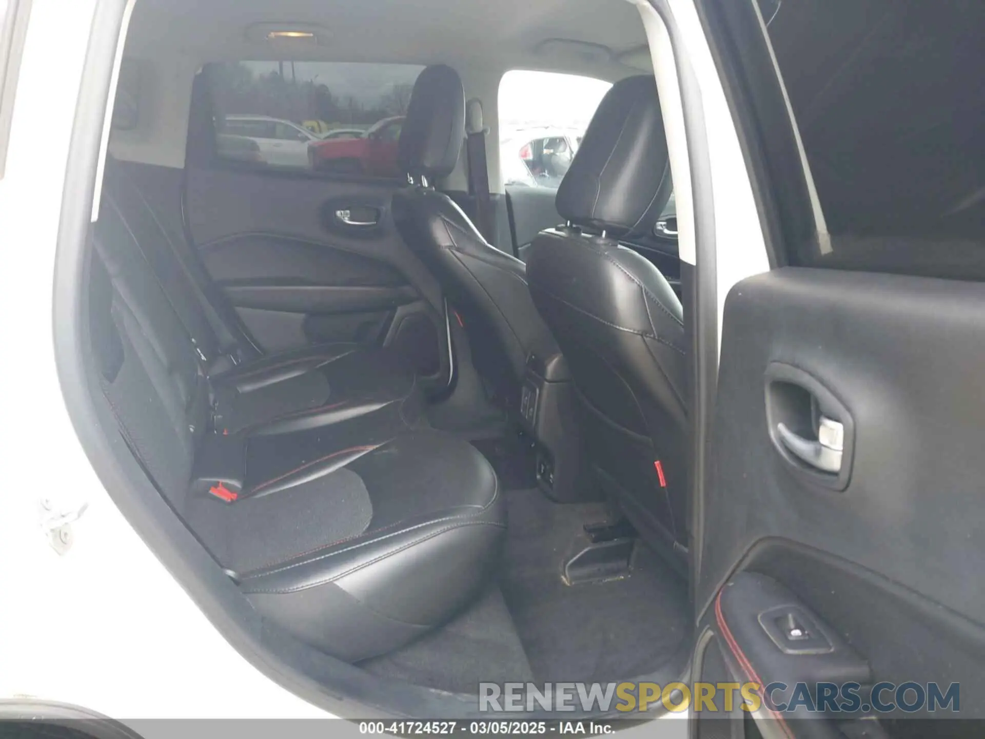 8 Photograph of a damaged car 3C4NJDDB0KT733175 JEEP COMPASS 2019