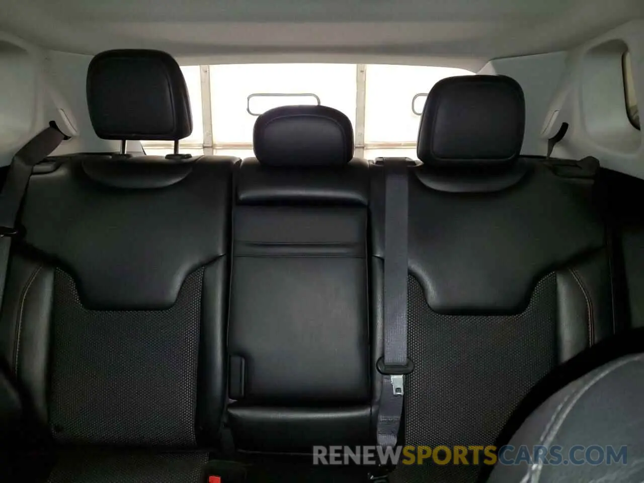 10 Photograph of a damaged car 3C4NJDDB1KT618892 JEEP COMPASS 2019