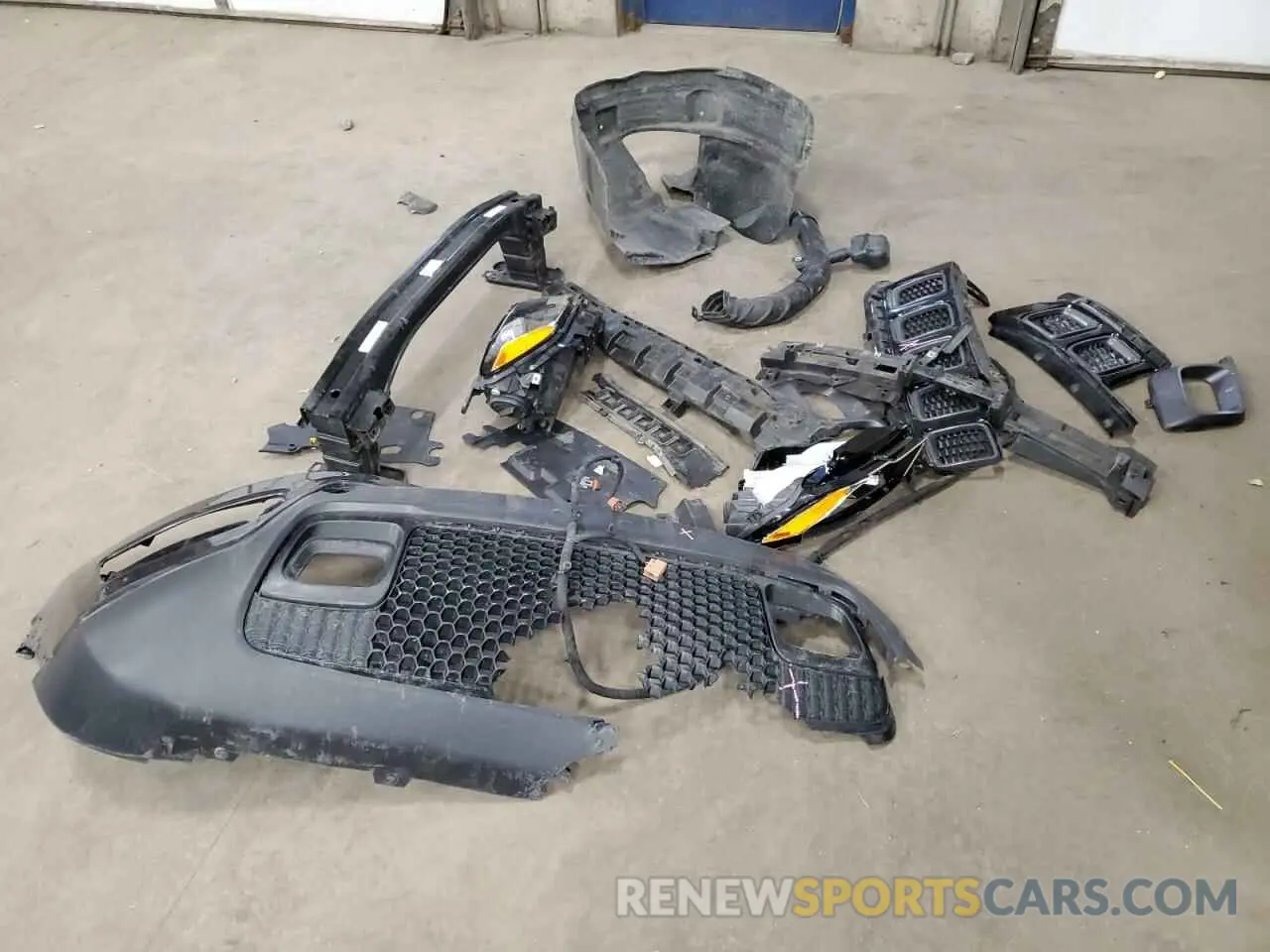 13 Photograph of a damaged car 3C4NJDDB1KT618892 JEEP COMPASS 2019
