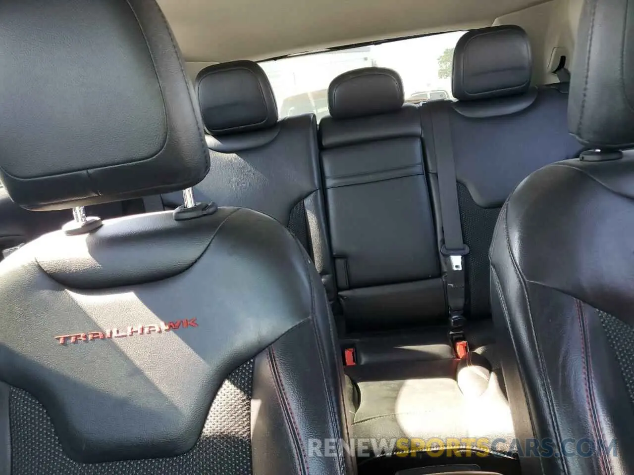 10 Photograph of a damaged car 3C4NJDDB2KT627598 JEEP COMPASS 2019