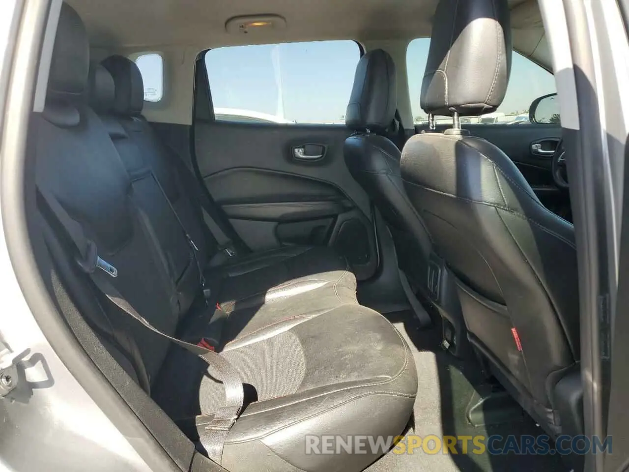 11 Photograph of a damaged car 3C4NJDDB2KT627598 JEEP COMPASS 2019