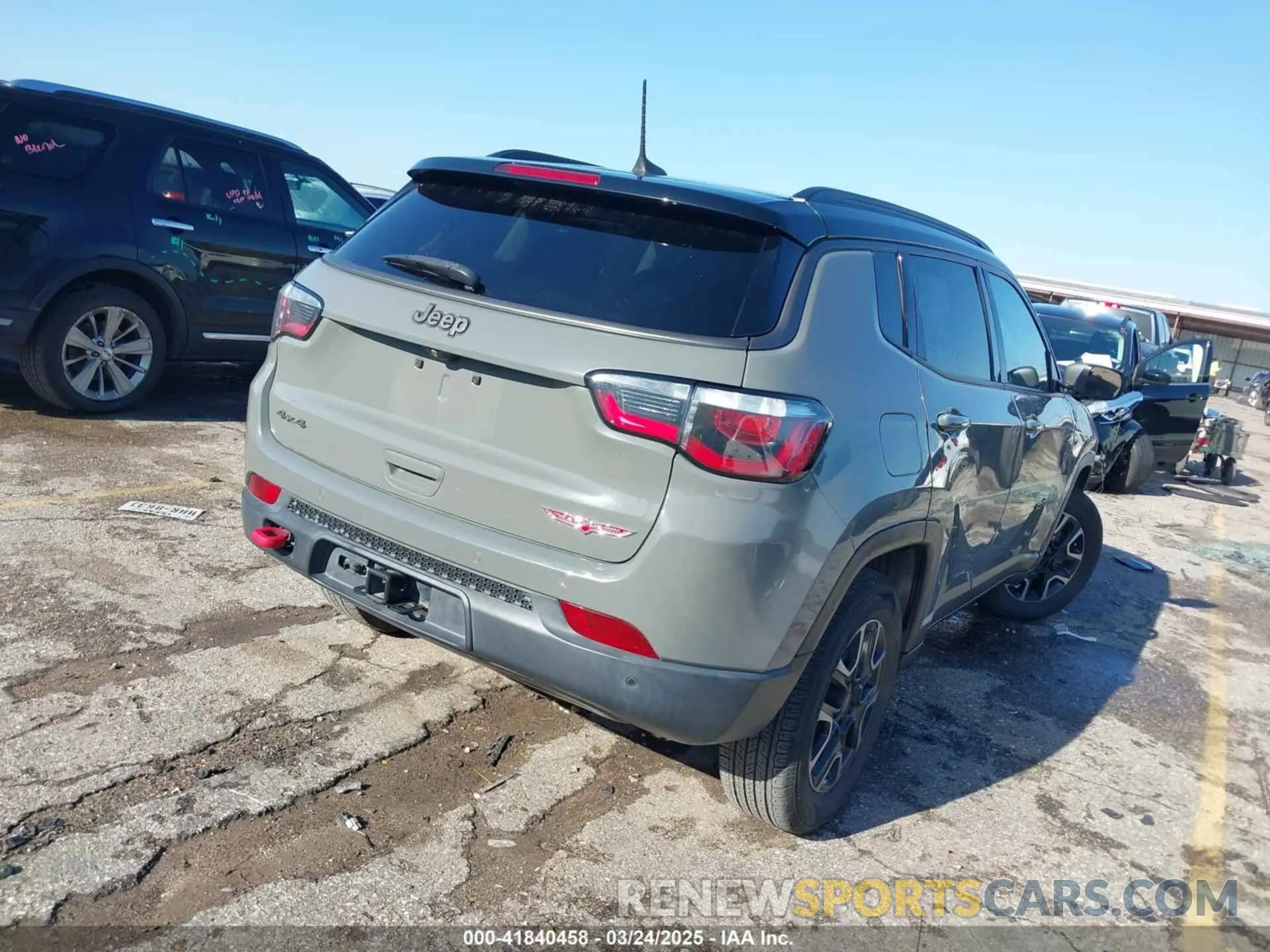 4 Photograph of a damaged car 3C4NJDDB2KT716281 JEEP COMPASS 2019