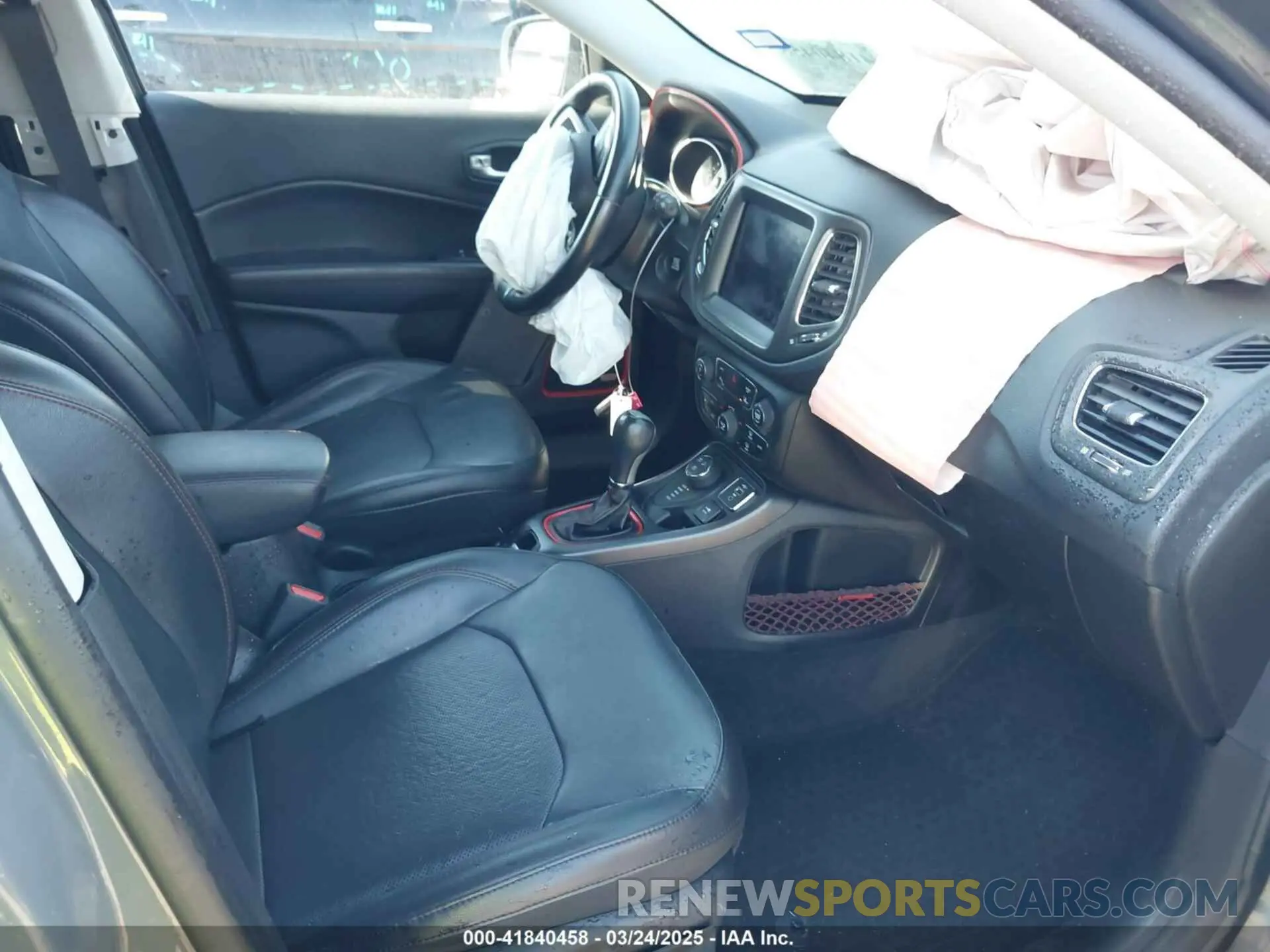 5 Photograph of a damaged car 3C4NJDDB2KT716281 JEEP COMPASS 2019