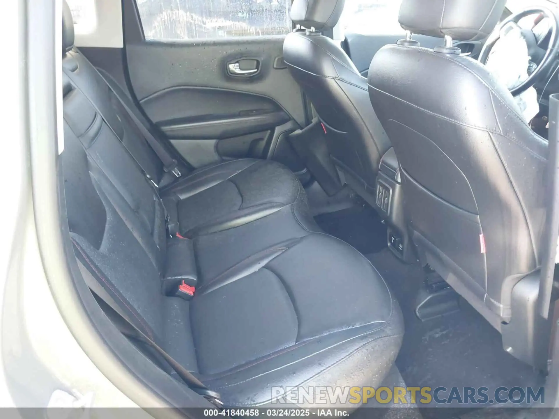 8 Photograph of a damaged car 3C4NJDDB2KT716281 JEEP COMPASS 2019