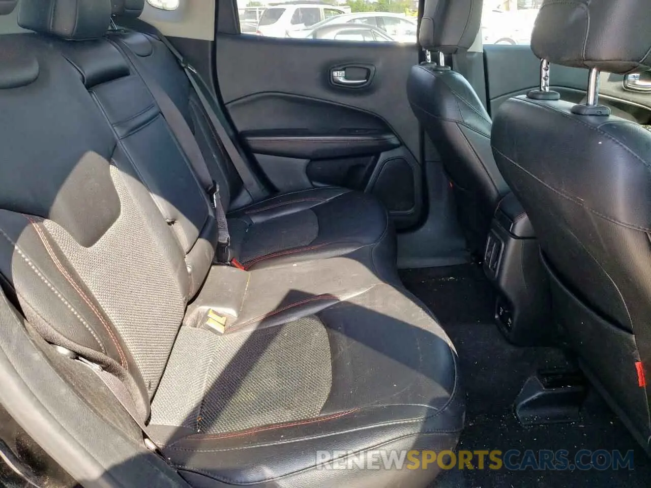 10 Фотография поврежденного автомобиля 3C4NJDDB2KT765576 JEEP COMPASS 2019