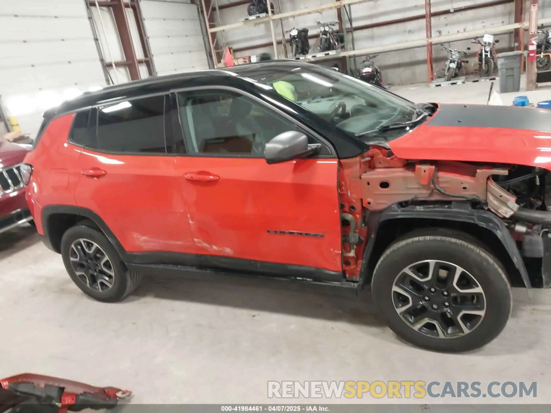 14 Фотография поврежденного автомобиля 3C4NJDDB3KT727726 JEEP COMPASS 2019